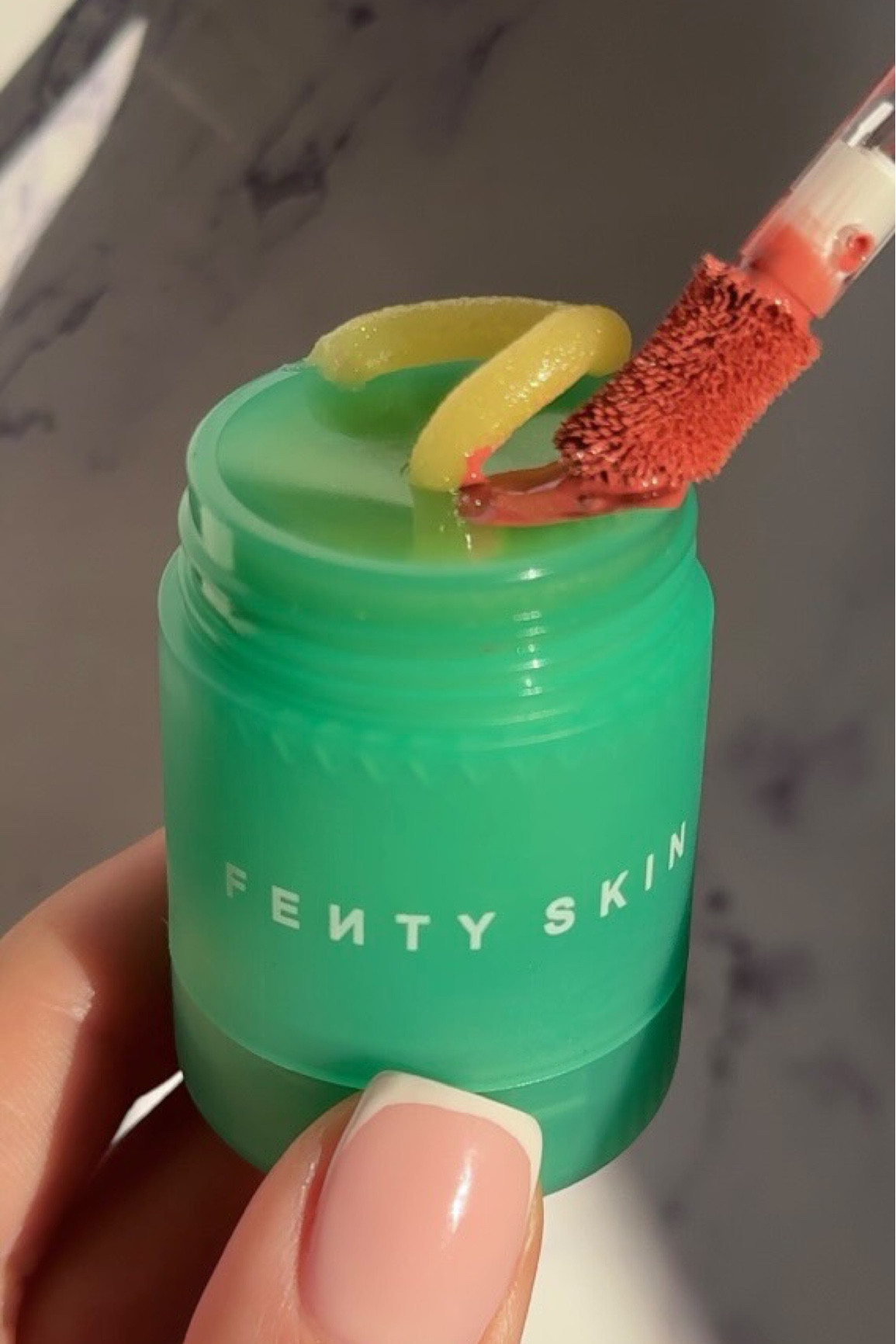 *gasp* diy tinted lip mask! 🎀

@fentyskin plush pudding lip mask “kalahari melon”
@rarebeauty soft pinch liquid blush “worth” 

Please do not use/repost my content without my permission. 

#lipbalm #lipgloss #skincare  #skincareblogger #skincareluxury #lipproducts #lipmask #berrylips #diymakeup #blush #liquidblush