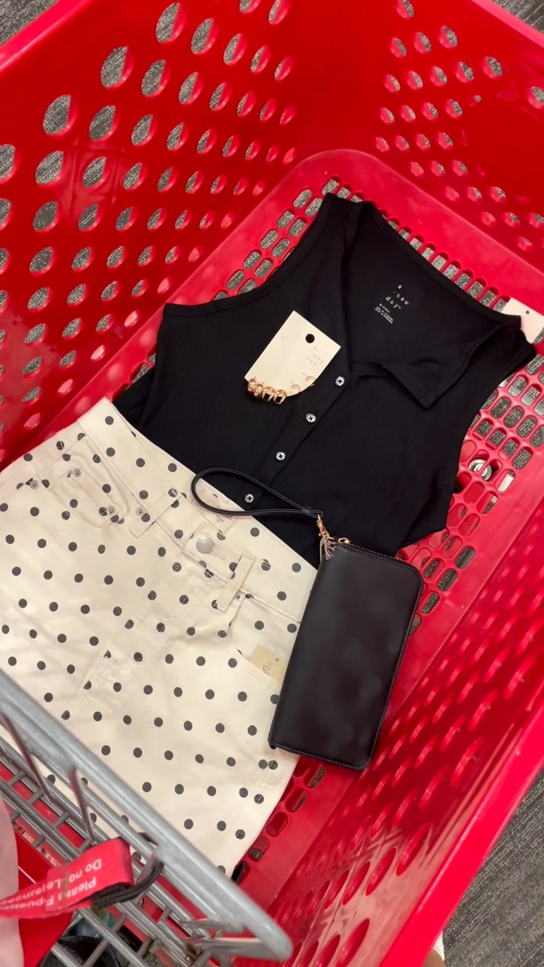 Styled at the end 👀 Might be one of my fave finds in a while. Share with a friend who needs to see 

#LTKSeasonal #LTKgrwm #LTKootd