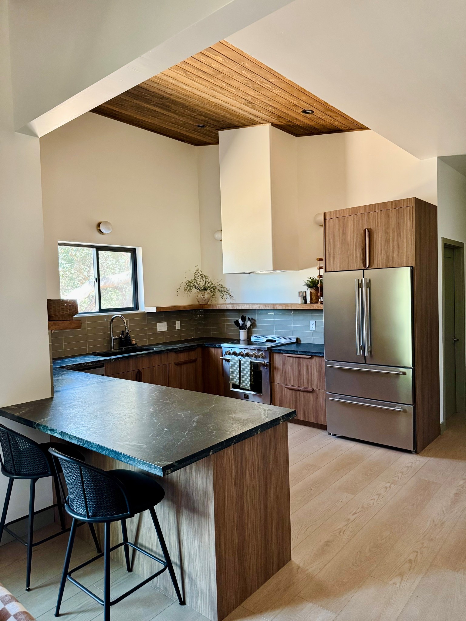 Organic Modern Budget Kitchen Design


#LTKHome