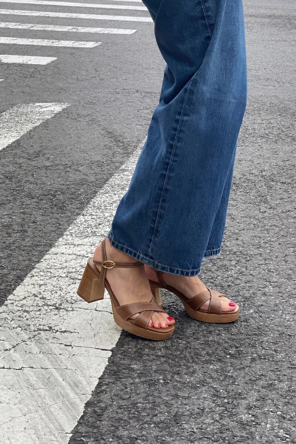 Bianca Low Sandal Caramel Leather | Larroude
