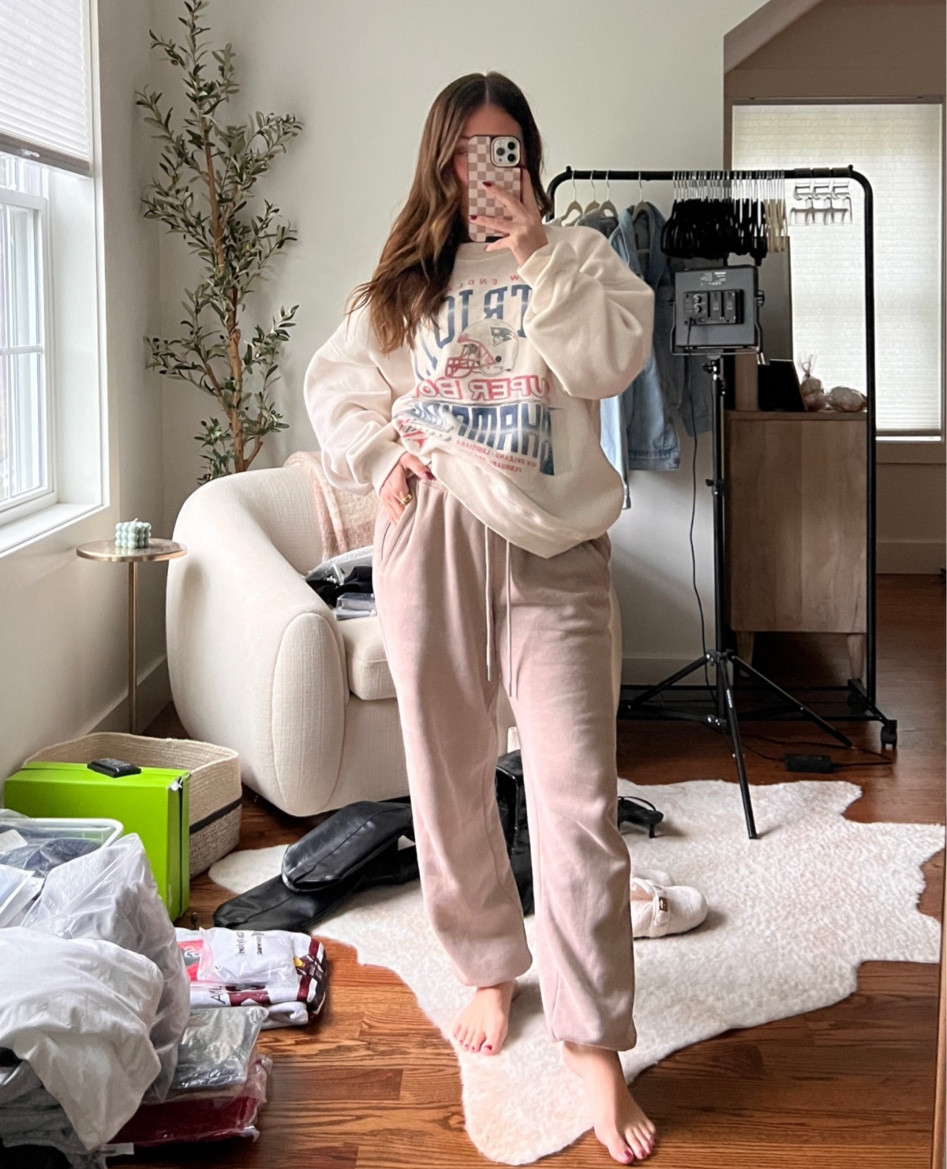 I live in these from Abercrombie! The sweatpants and sweatshirt are so comfy. Medium in both 

#LTKStyleTip #LTKSaleAlert