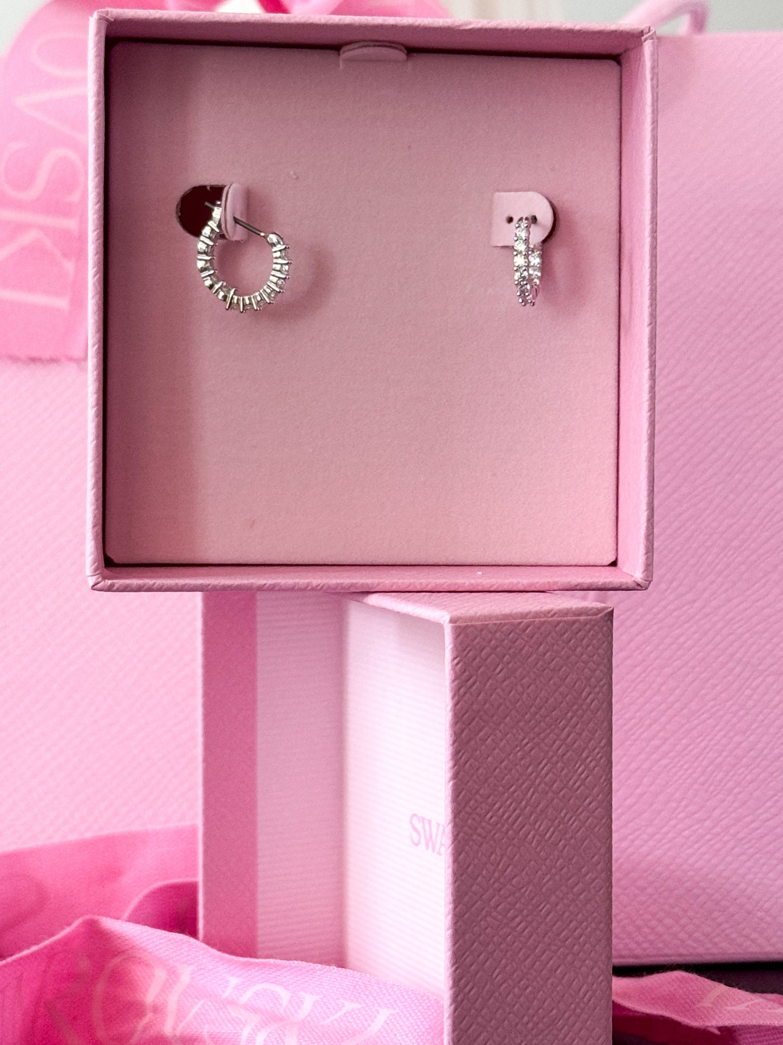 A very versatile pair of hoop earrings that can be dressed up or down depending in the occasion! Swarovski is my to-go brand when I want to buy good quality jewelry that will last for years but don’t cost a fortune.

#LTKnederlands #LTKeurope #LTKpartywear