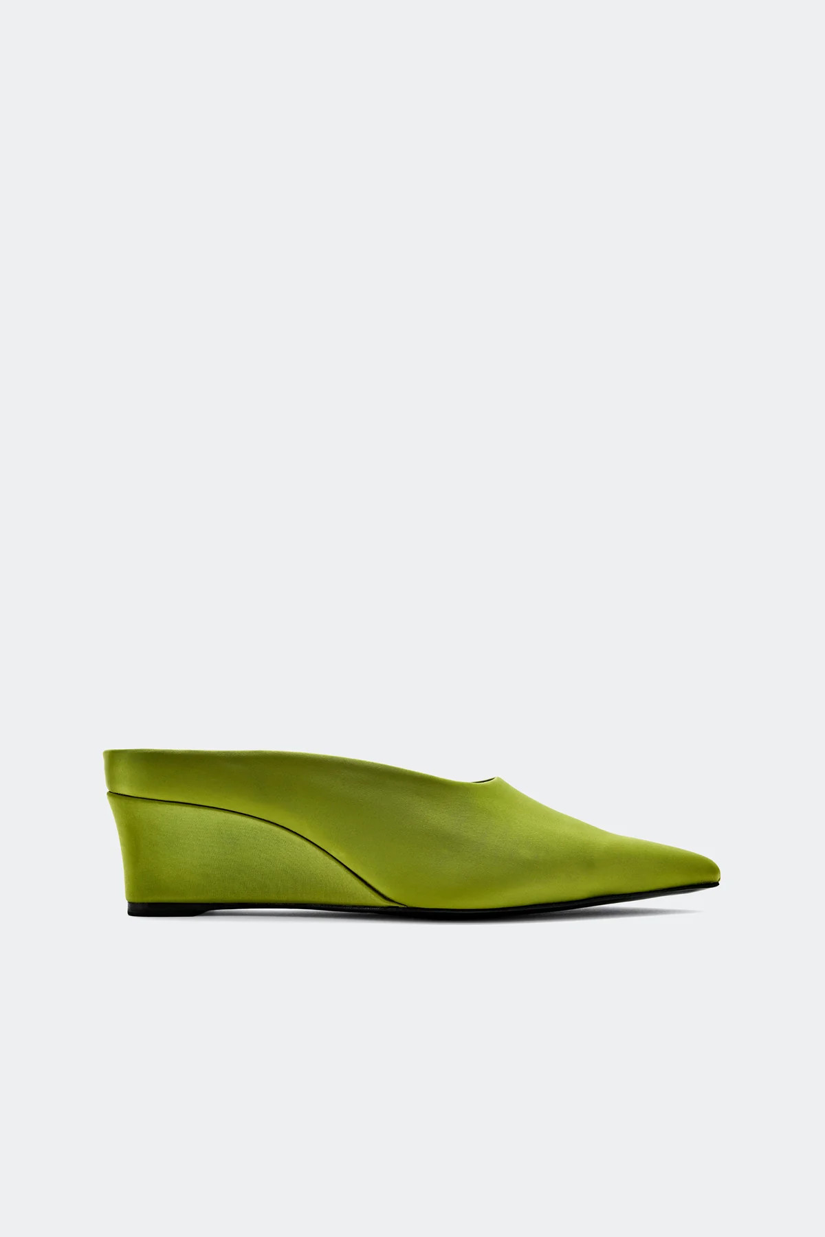 Satin Pointed Gala Wedge In Moss | Simon Miller