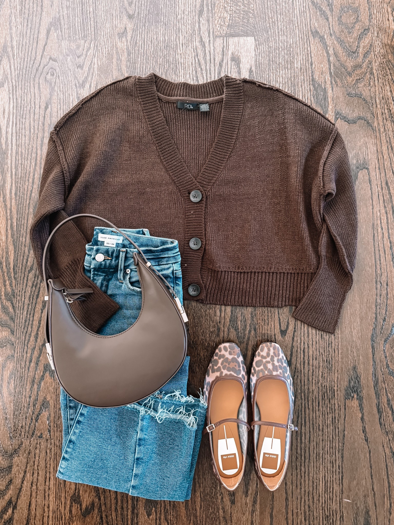 Brown cardigan (under $30 – wearing small)
So chic and minimal — looks $$$ but it’s under $30 👏 Comes in camel, black, and sand. Wearing a small.

#LTKSaleAlert #LTKFindsUnder50 #LTKSeasonal