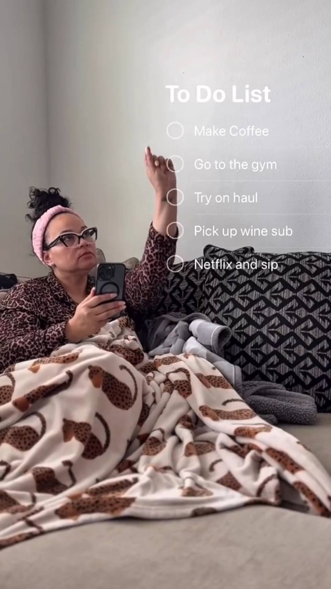 Idk how your to do lists look, but let’s get it done!!! 

I stay determined to be in 6 places at one time and idk how I do it, but it gets done! 

@chwinery @planetfitness @keurig @netflix @aerie 

#todolist #errands #busymom #lifestylecontent #womanover40