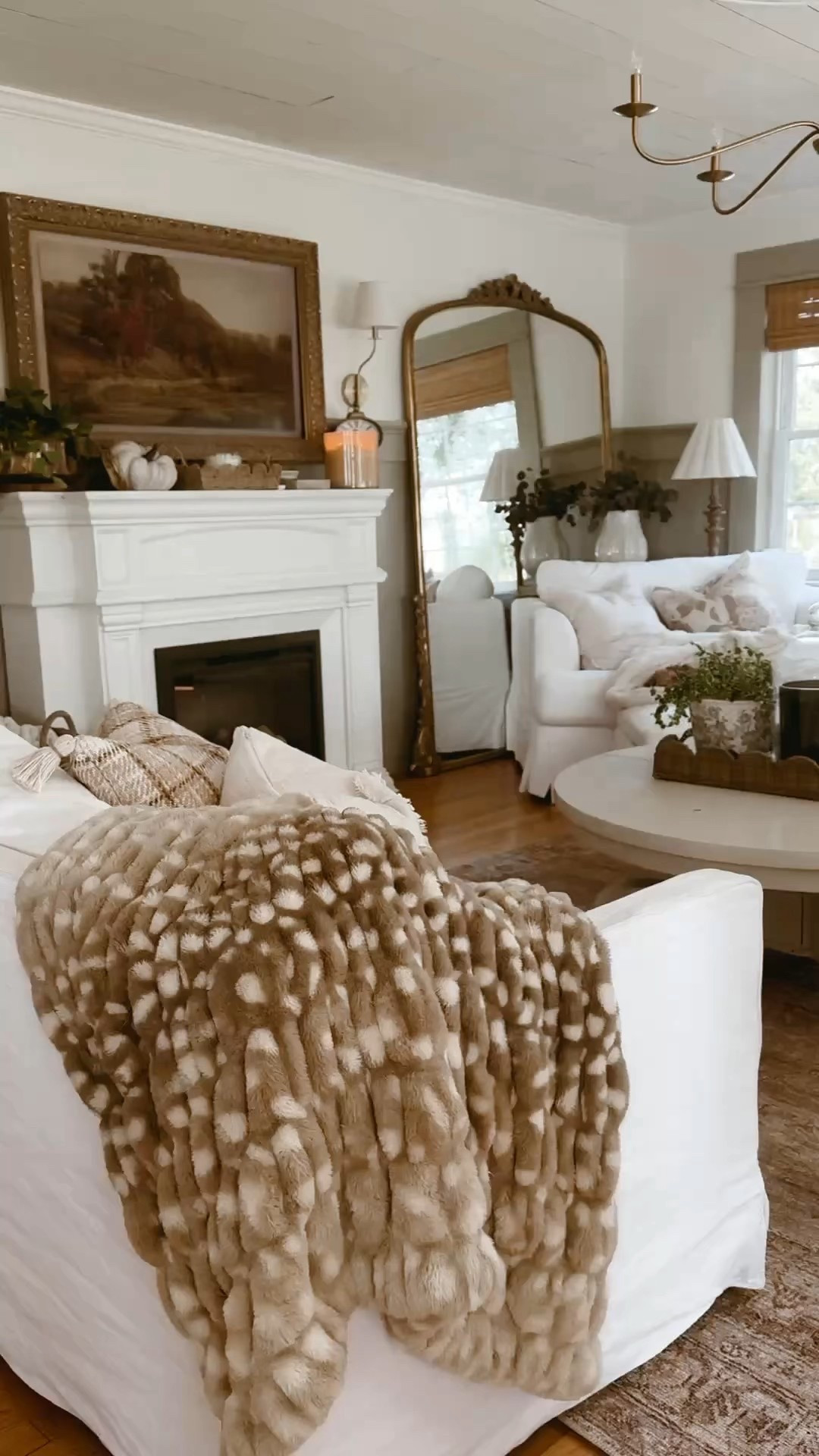 This rug 😍😍 Loving the warm deep colors! (I suggest a rug pad with this one) It’s the Amber Lewis Collecton with @loloi Cambria Taupe/Antique Bronze and it just launched! #amberlewisxloloi 

#LTKSaleAlert #LTKHome #LTKFamily