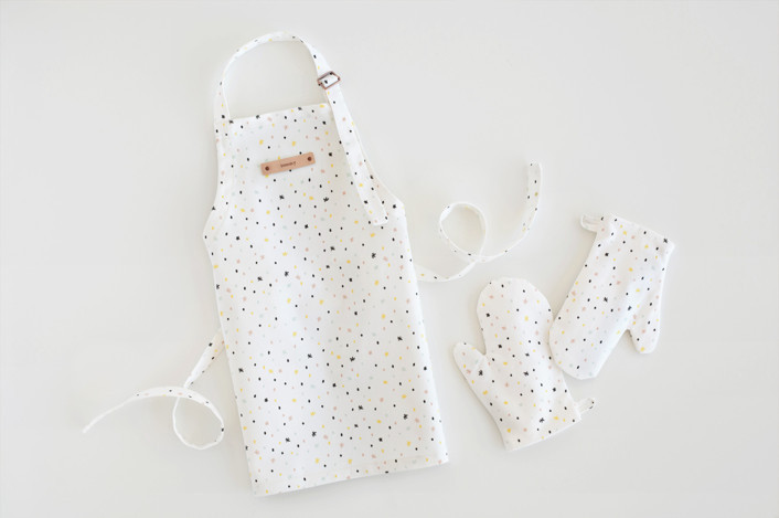 Personalizable Children's Apron & Mitt Set | Minted