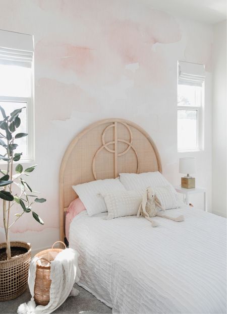 Little girls bedroom design ideas with soft pink wallpaper and boho decor!

#girlsbedroom #girlsbedroomdecor #bedroomideas #bohodecor #wallpaper #pinkbedroom

#LTKhome