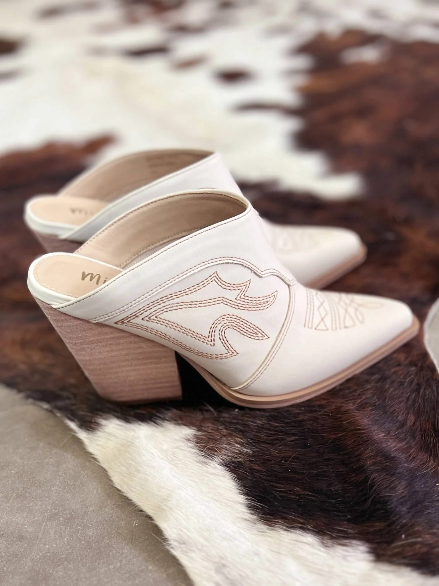 Western Style Boot Stitch Mule In Bree Ivory | Shop Simon
