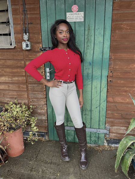 I am wearing a children’s size age 14 which is currently sold out! But in the jumper that is linked, I am a size XXS.  🌹

Equestrian fashion outfit - horse riding lesson number 9 ❤️

Esther xoxo