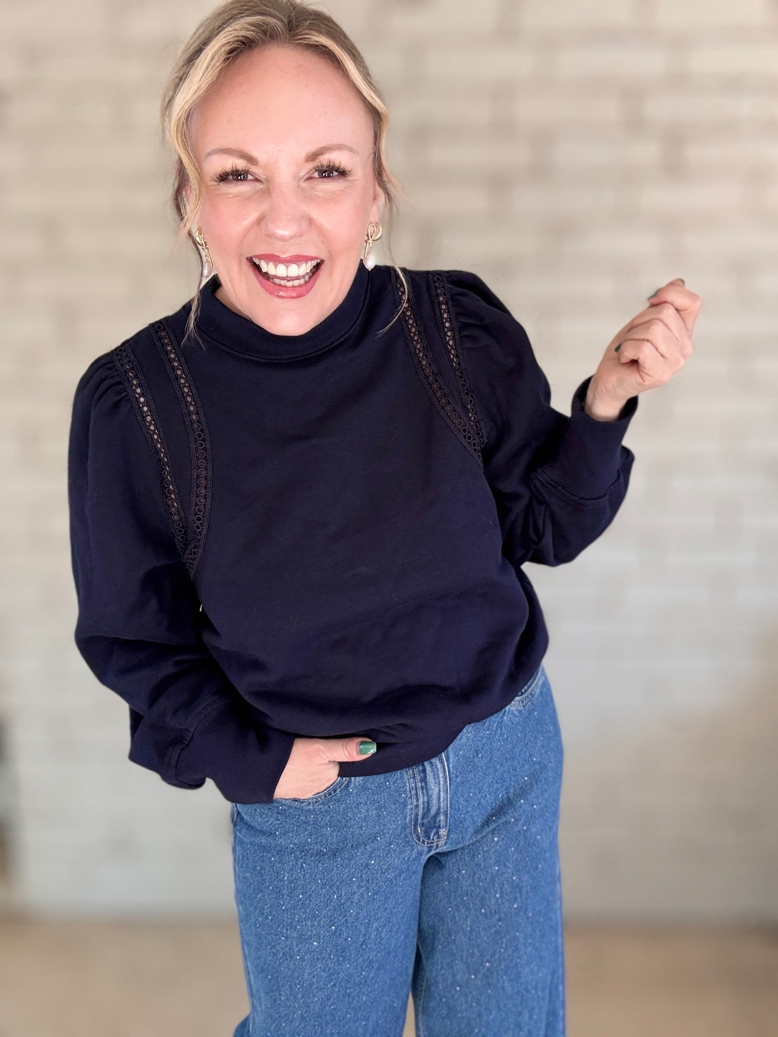 Medium top; 6 jeans 

#LTKHoliday #LTKOver40 #LTKootd