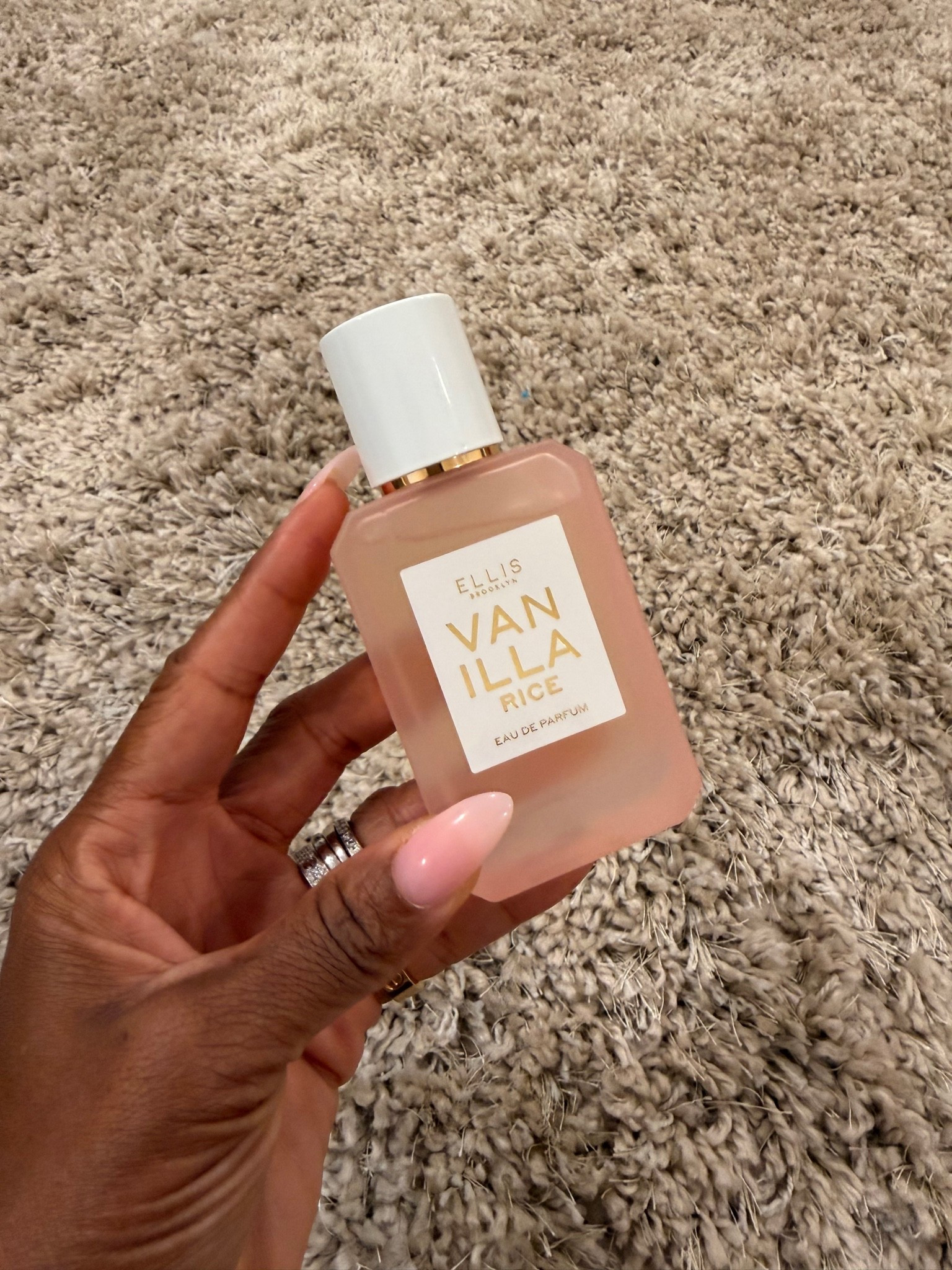 Scroll to shop! ✨ Perfume I love.

Fragrance: Ellis Brooklyn Vanilla Milk.

Desliza para comprar. ✨ Perfume que me encanta.

📲 Download the free LTK app & follow me @kirasfashionfinds to shop all my daily finds.

#LTKvlog #LTKBeauty #LTKselfcare