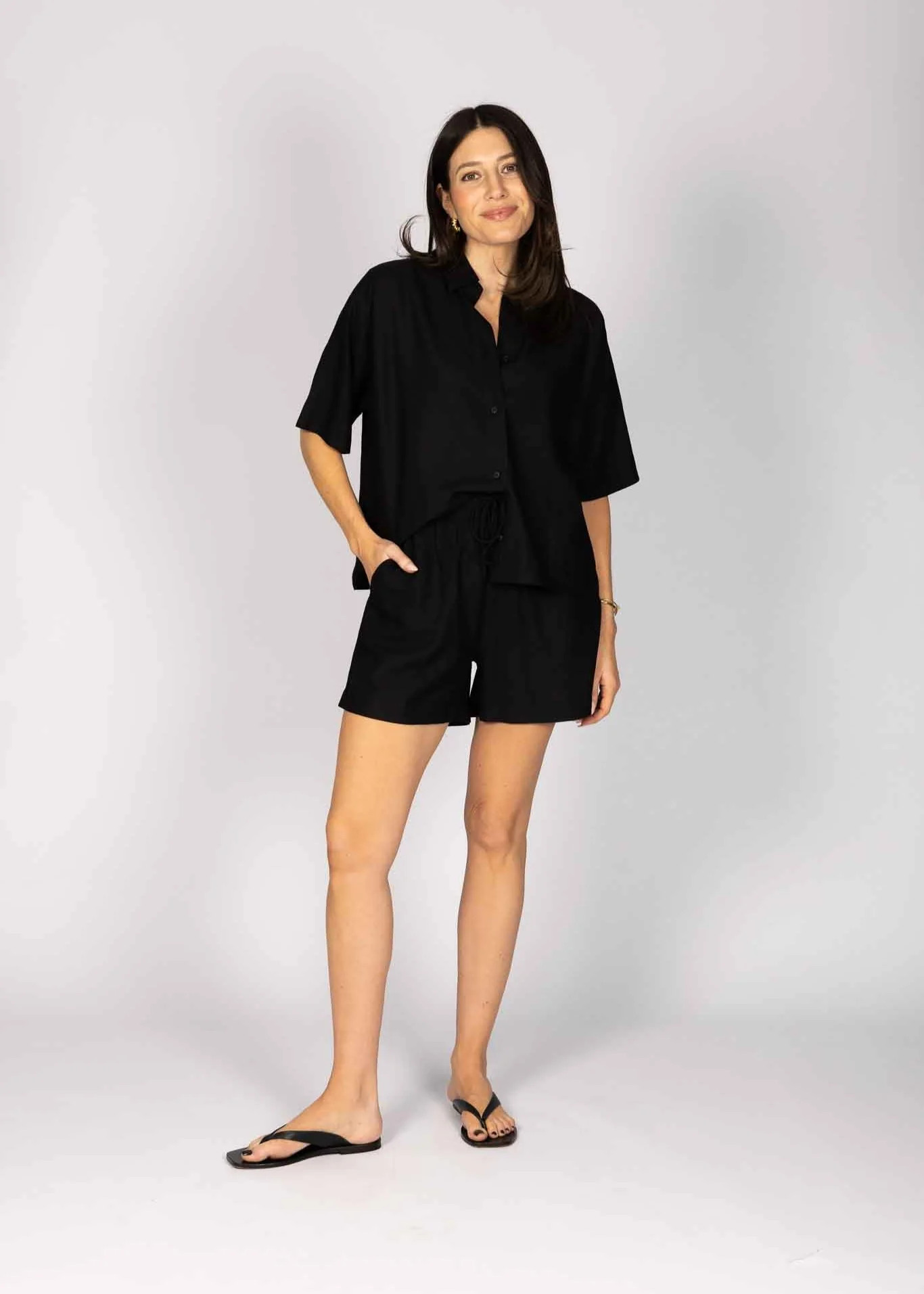BOXY LINEN SHIRT - BLACK | WAT The Brand
