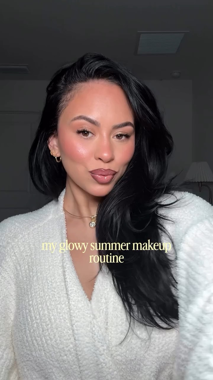 the glam on repeat this summer 🌊 🌼
—
@kyliecosmetics skin tint 
@patricktabeauty concealer 
@rhode cream blush 
@diorbeauty cream contour + highlight palette 
@charlottetilbury pressed powder 
@pradabeauty mascara 
@ardellbeauty lashes 
@makeupbymario eyeshadow palette + lipstick 
@maccosmetics lip liner 
@lawless gloss 
@hudabeauty eyeliner