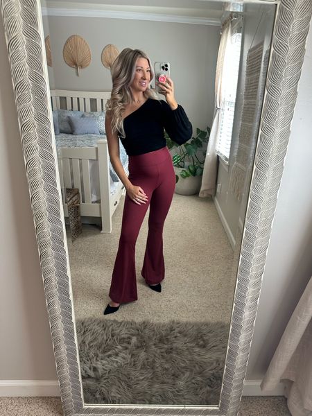 Love this look for the holiday!!! These black Sam Edelman shoes are one of my new favorites. I've recently bought a bunch of his shoes and a absolutely adore them. 


Holiday outfit 
Best black heels 
Sam Edelman
Bump friendly pants 
Thanksgiving outfit 
Holiday outfit  
Black pointy shoes 


#LTKshoecrush #LTKHoliday