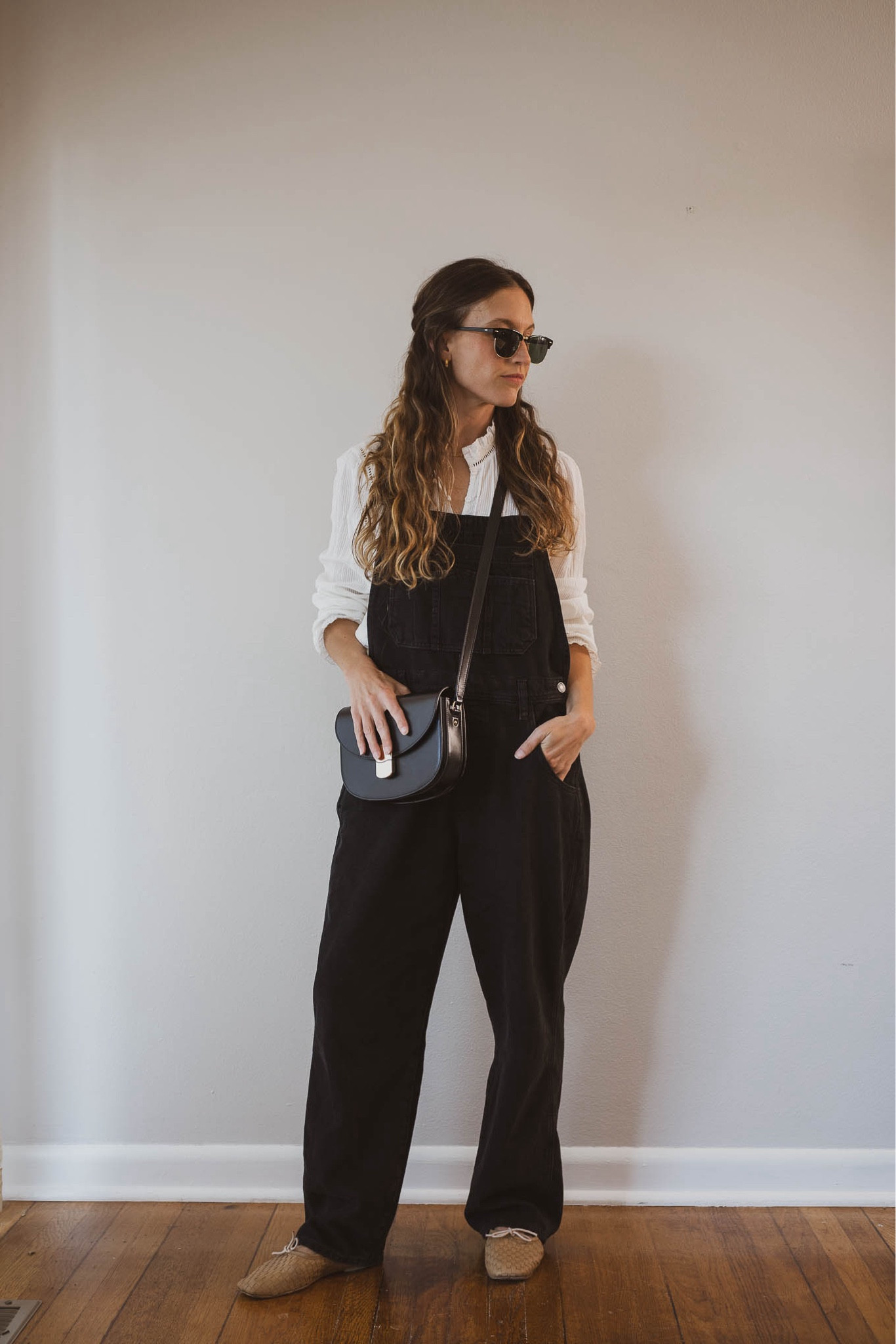 Fall Capsule: Day Twenty-Seven 🍂

Faherty top, TTS for a relaxed fit. Gap overalls, XSP, fit loose at true size. Frēda Salvador flats, TTS, STITCHANDSALT15 for 15% off. Sèzane bag. Quince sunglasses. Herringbone Necklace and Makena Hoops from Sela Designs, ASHLEYROHR10 for 10% off  

#LTKFindsUnder100 #LTKSaleAlert #LTKOver40