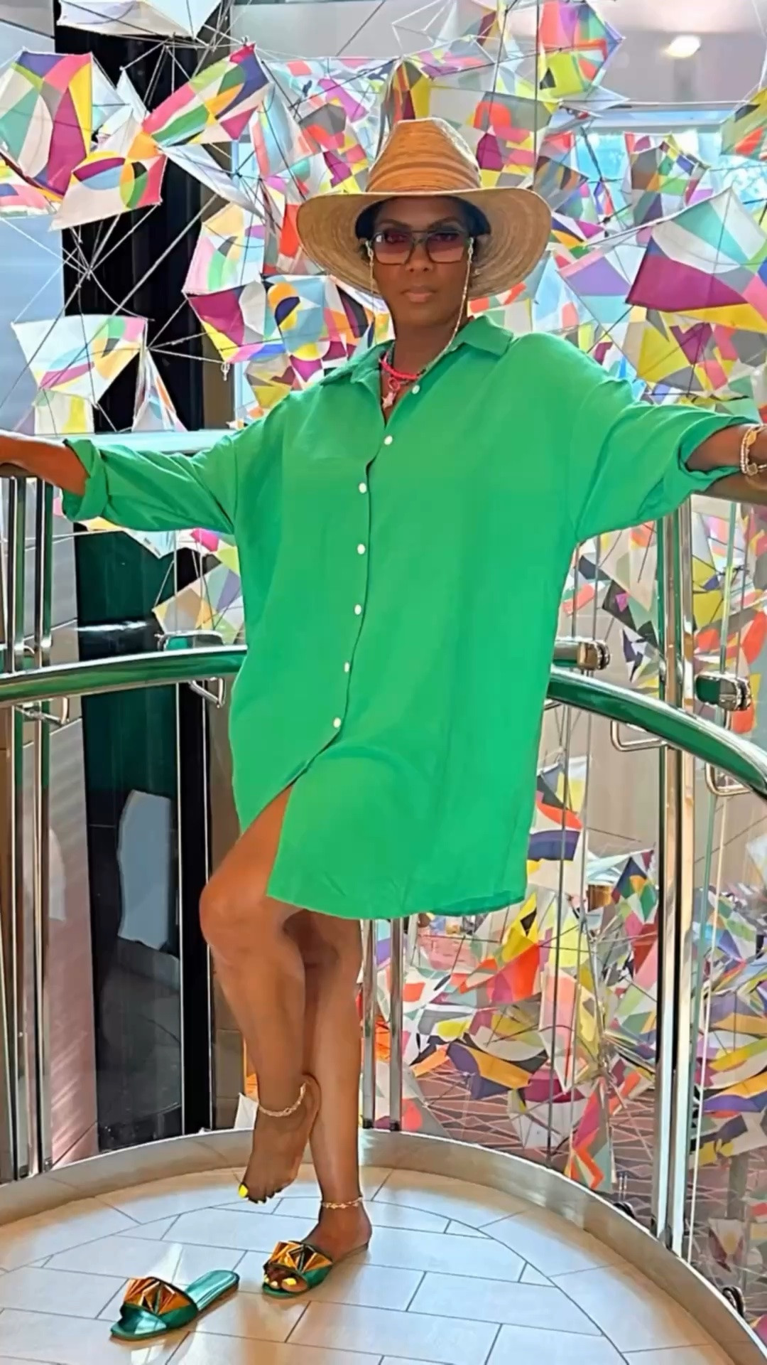 Simple but cute!! Vaca sheik 💋❤️

#fashionover50 #auntietinaapproved #auntietina #over50andfabulous #vacationfashion