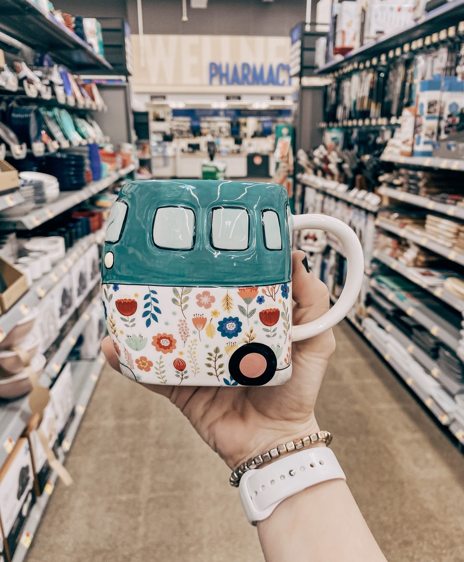 🖤 This is the CUTEST mug EVER! I can’t even handle how adorable it is! If you have a camper BUY THIS! It will be your new favorite camping coffee mug! It’s soo cute! It’s a really nice size too! The colors are so pretty! 😍