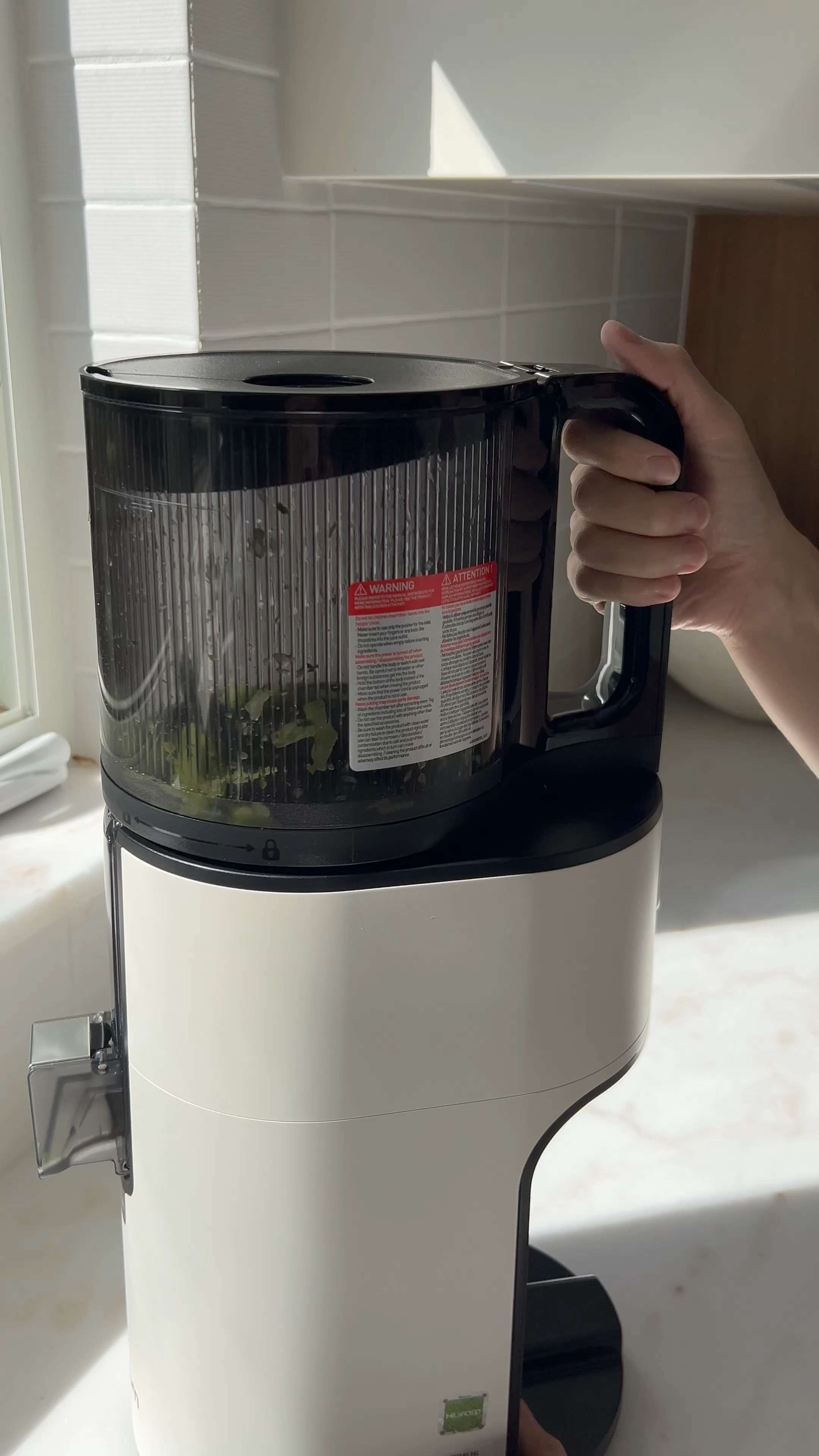 The only juicer on the market that isn’t a pain to clean 🧼 Use code ANNIE10 for a discount 🍏 