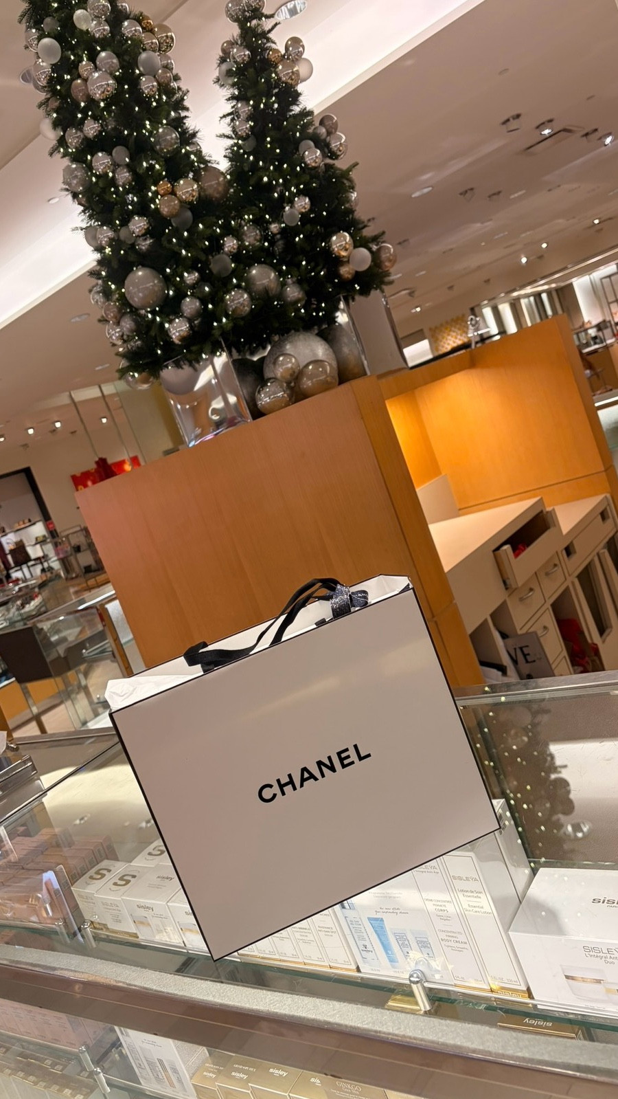 My go-to Chanel eyeshadow + all my current Chanel favorites 🤍
Timeless, effortless, and always worth it.

#ChanelBeauty #ChanelMakeup #LuxuryBeauty

#LTKselfcare #LTKBeauty #LTKWedding