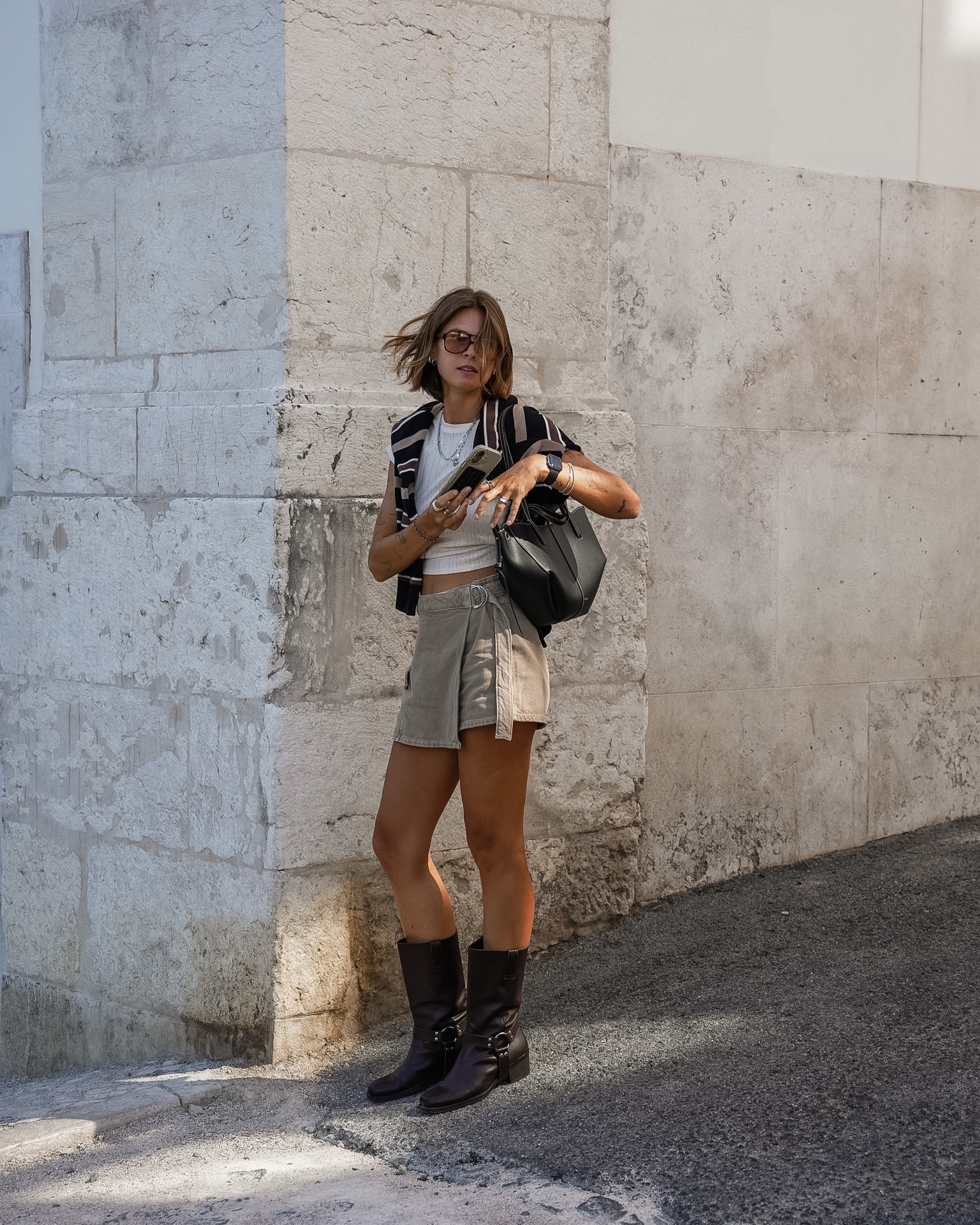 Heatwave survival fit - and yes, I am wearing boots even when it’s +30°C in the city 🤝🏽

Change them to flip flops for a more casual look.

Bag is Polene 💫

#LTKdeutschland #LTKstyletip #LTKsummer