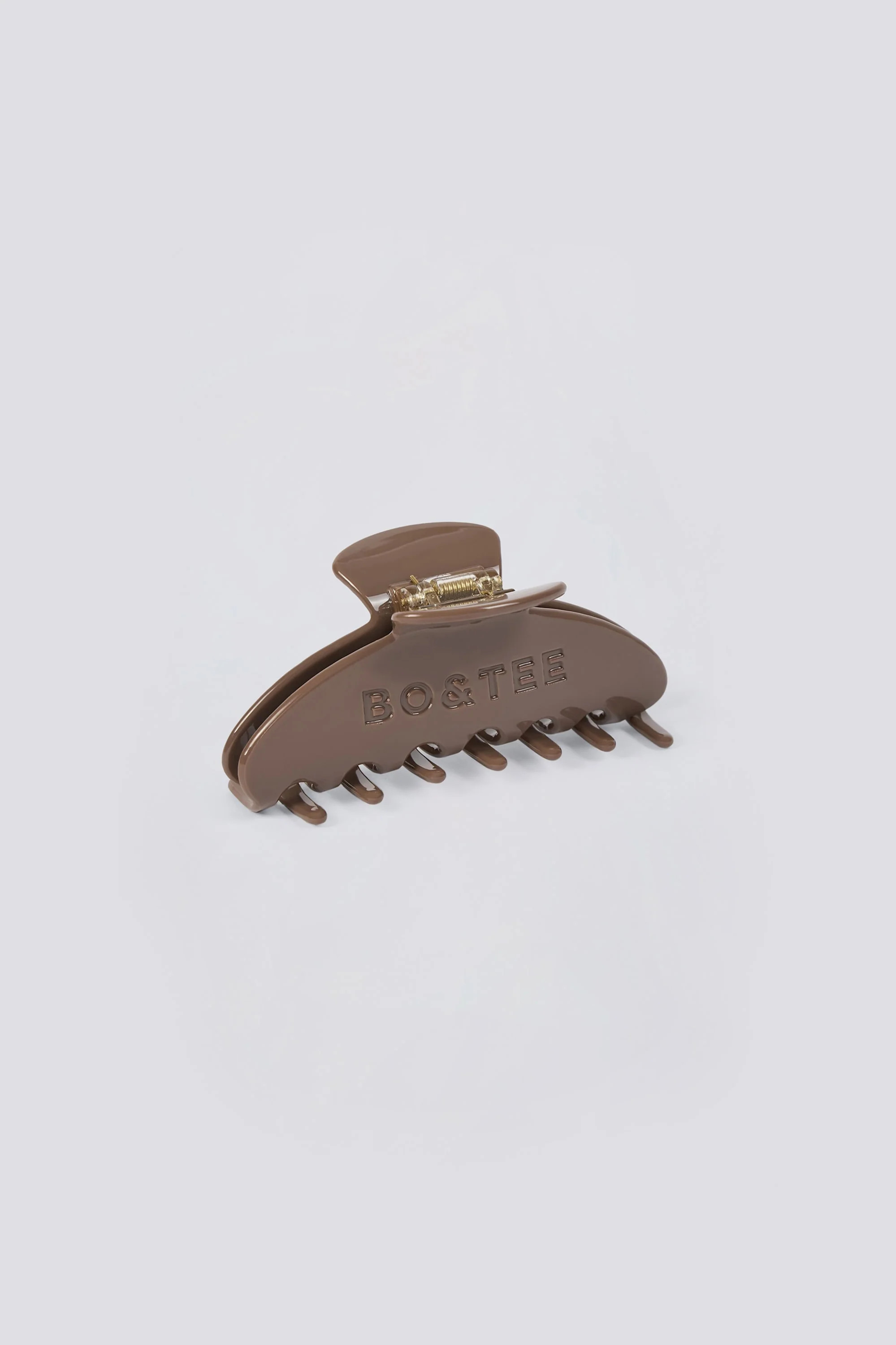 Medium Claw Clip in Mocha | Oh Polly