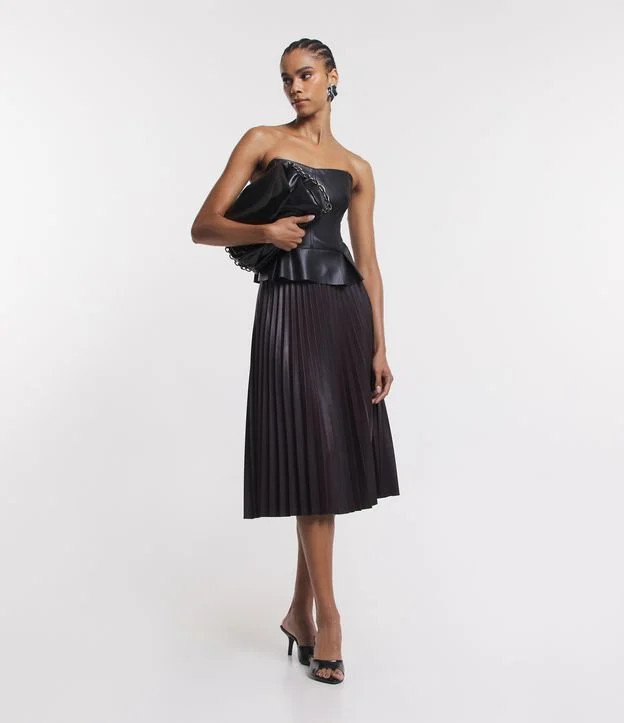 Saia Midi em Material Sintético com Textura Plissada Preto | Renner (BR)