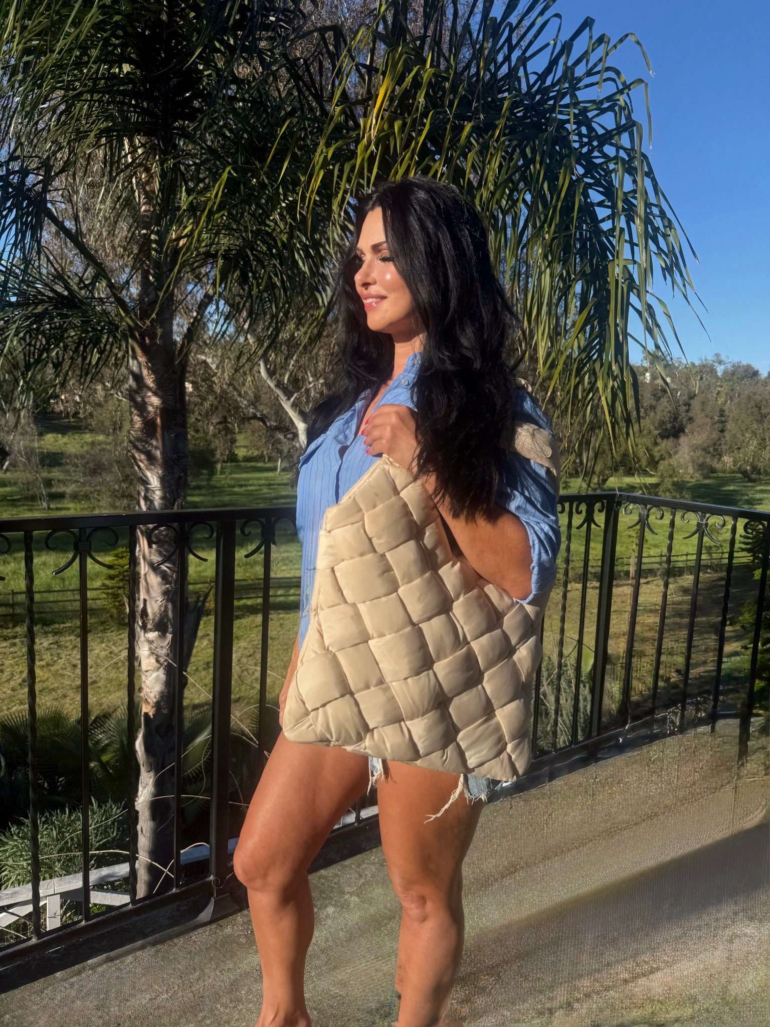 This is my new fav “Go To” tote from Sol and Selene. 🌸

It’s so cute and practical. It’s waterproof and zips shut. I just love it. 💕

#totebag #purse #duffle #marneystidbits 
#carryall

#LTKvlog #LTKgrwm #LTKdayinmylife