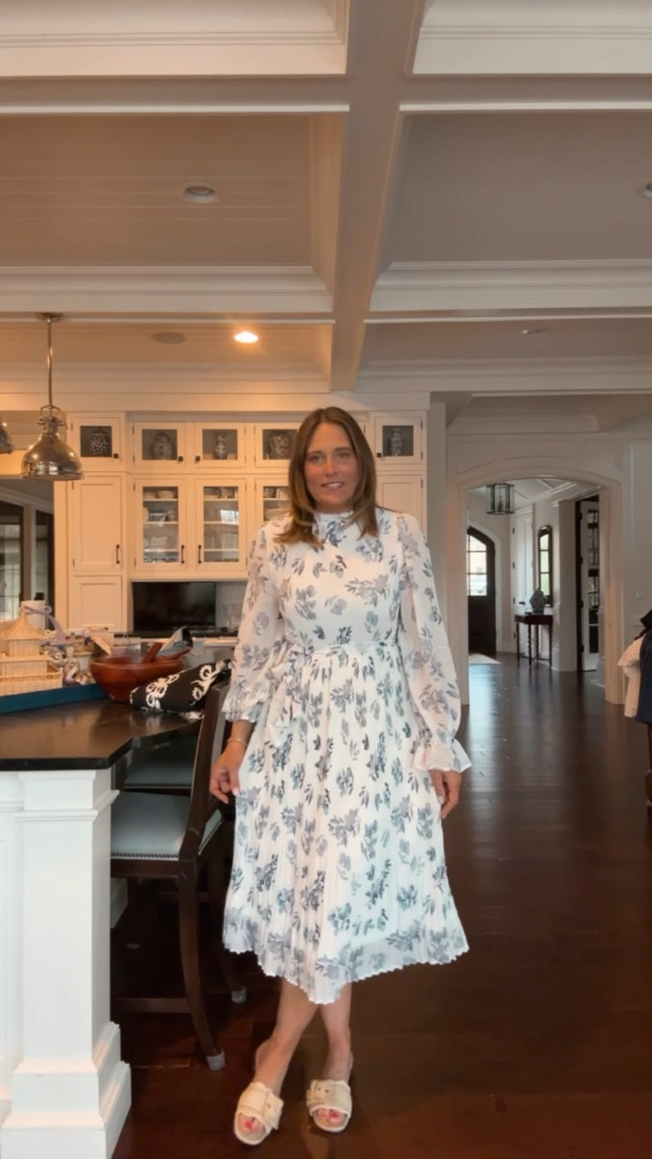 A little floral moment to welcome spring! In LOVE with this Amazon maxi dress!



#LTKOver40 #LTKStyleTip #LTKWatchNow