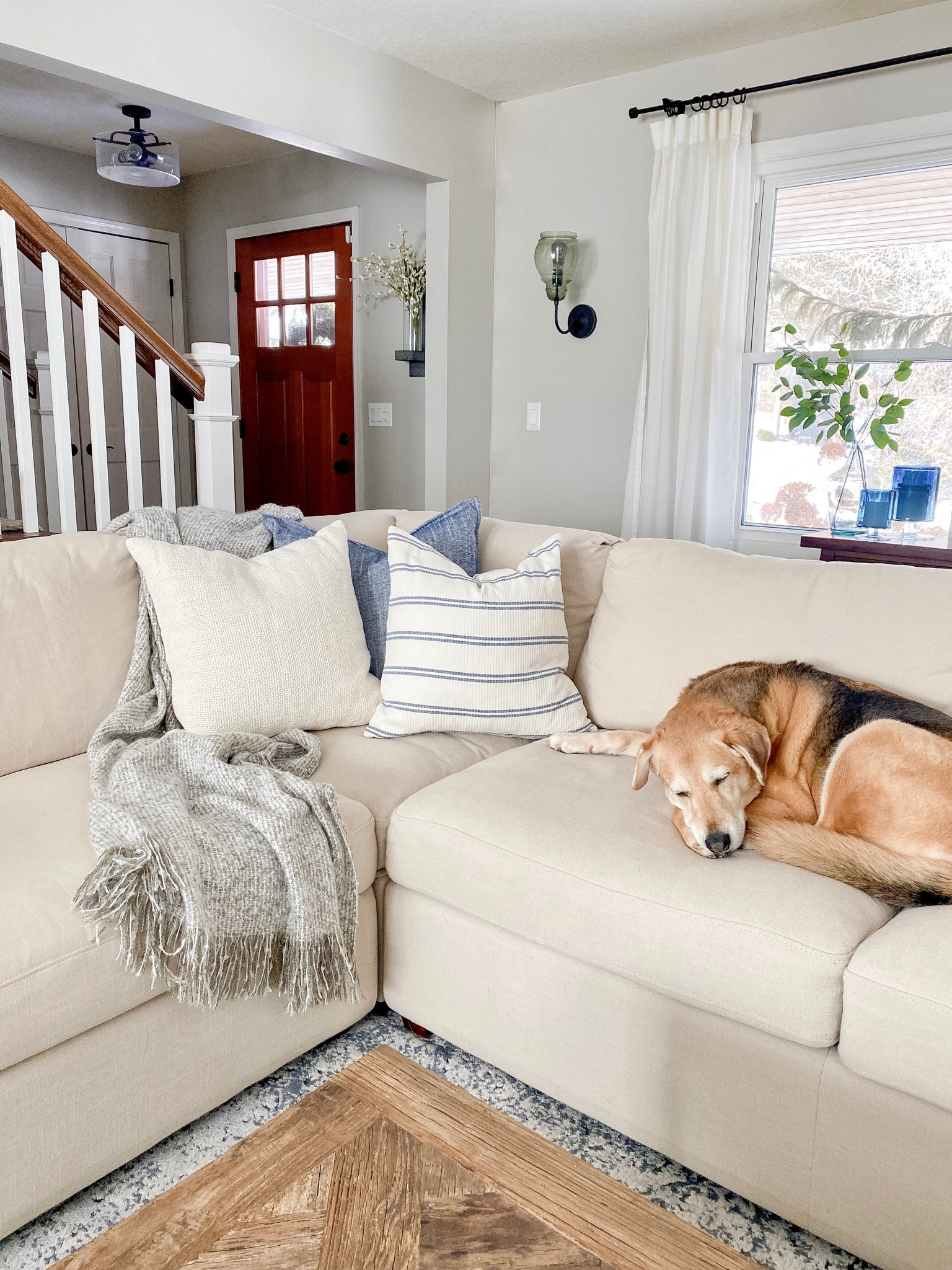 Living room decor

#LTKhome #LTKfamily #LTKstyletip