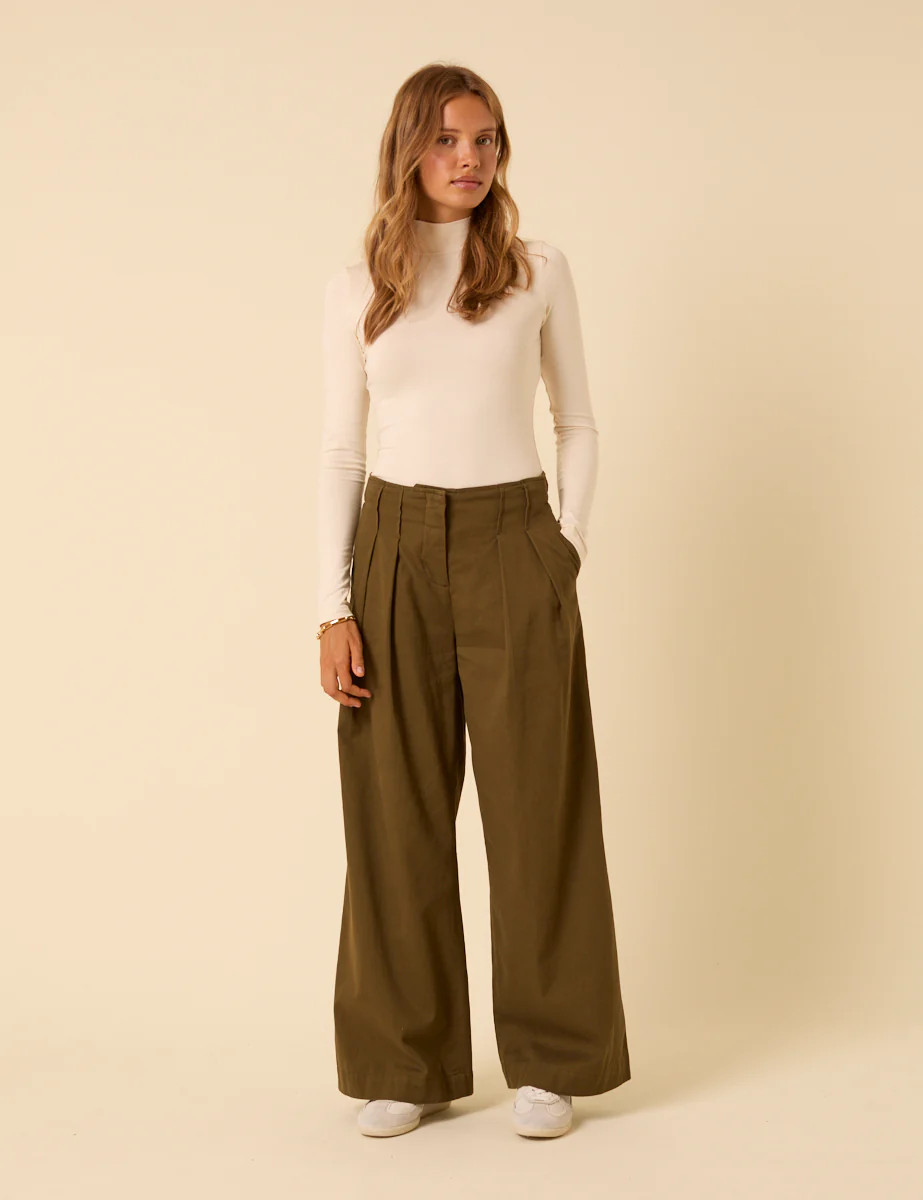 Green Pleated High-Waisted Trousers | Nobody's Child