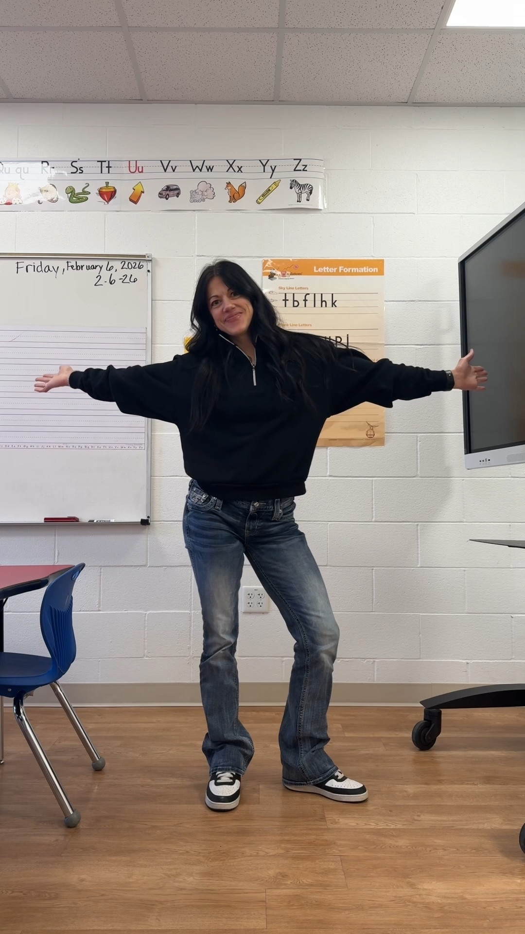 Friday: jeans and sweatshirt outfit

Zip up @Alo Yoga size small( I would size up next time)
Jeans- rock revival TTS (mine are old, so linked similar)
Shoes-Nike size 9

#LTKmomlife #LTKgrwm #LTKWorkwear