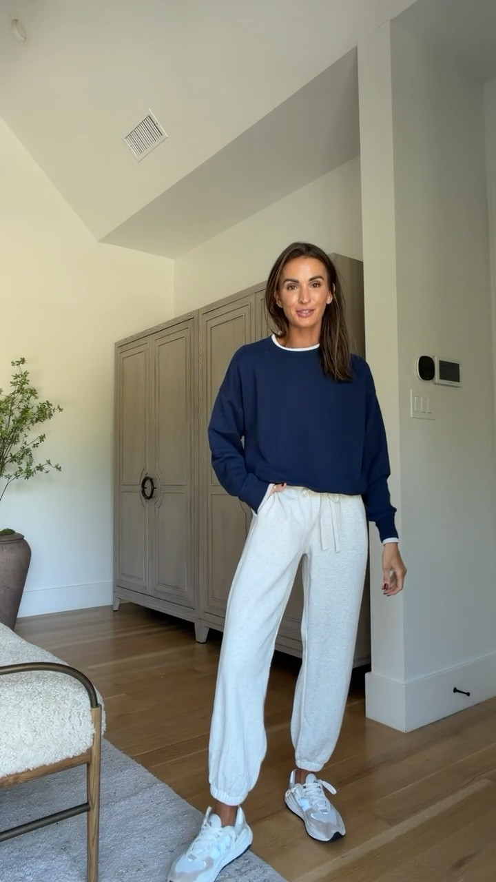 Looove this sweater in this classic blue color 😍 super soft without being heavy or bulky, and so easy to pair with jeans or sweats! 🙌🏼 runs tts