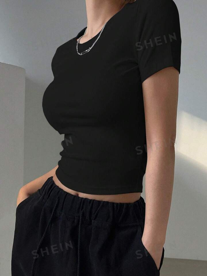 DAZY Women's Short Crop Top T-Shirt With Round Neckline | SHEIN