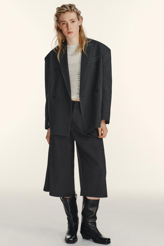 Oversized notched lapel collar blazer with long sleeves and shoulder pads. Faux front flap pocket... | Zara US