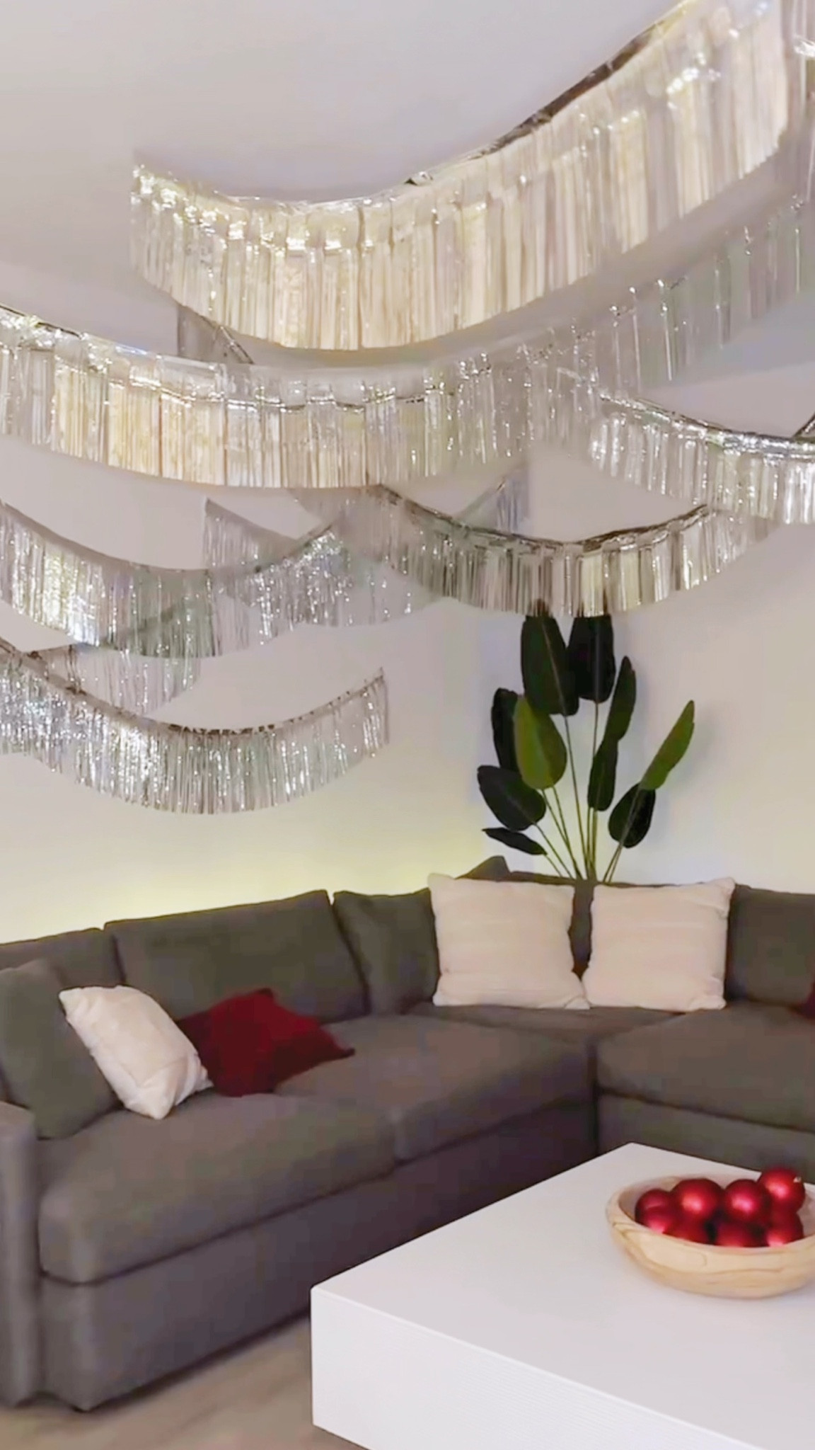 Tinsel and tinis party! All of the tinsel I used plus my favorite entertaining pieces! And of course my go to twinkle lights✨


#LTKHome #LTKHoliday #LTKSeasonal