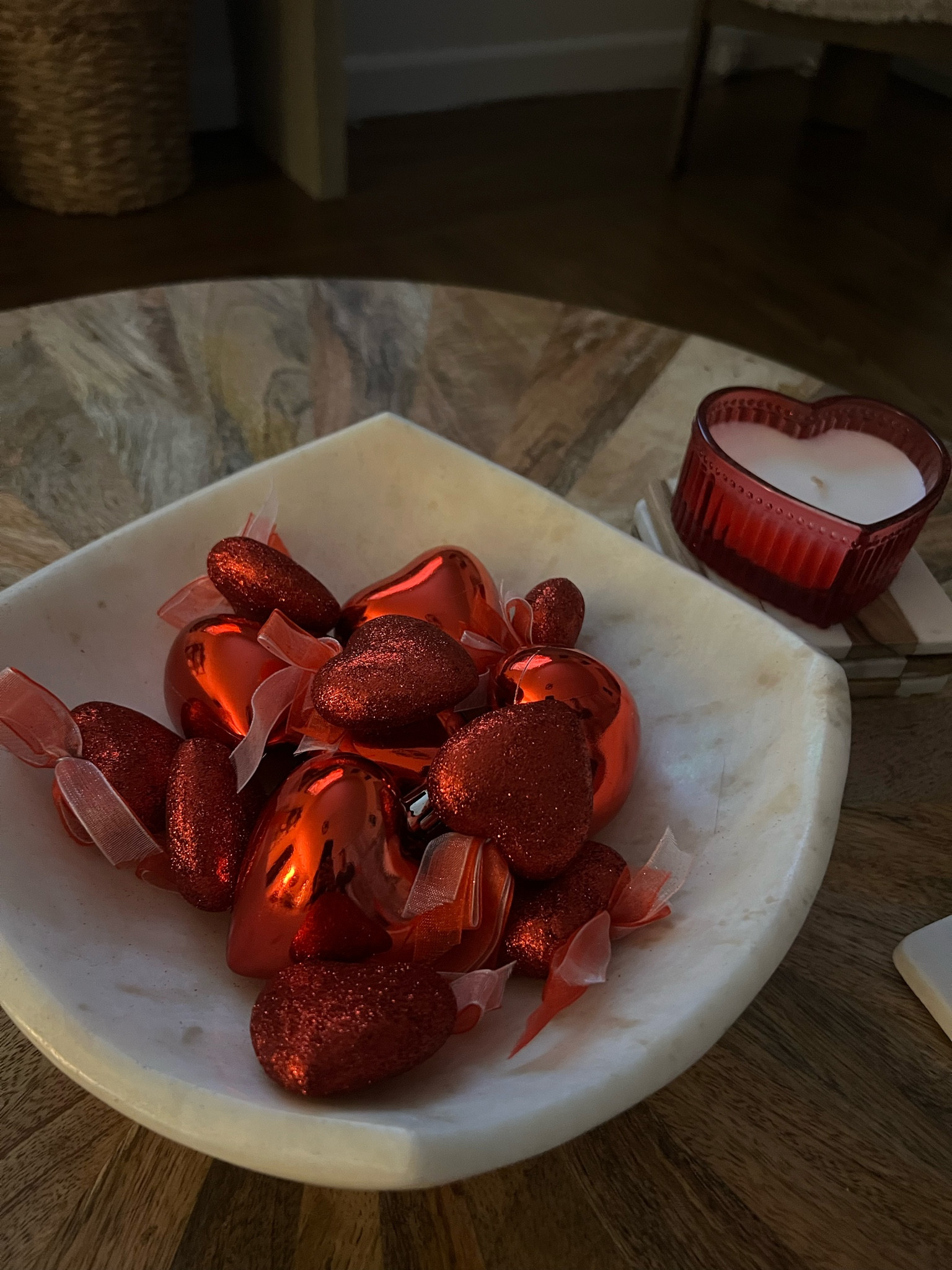 Valentines Day Coffee Table 💌 ❤️
#valentinesday #hearts #coffeetabledecor #coffeetable #decor #livingroom #livingroomdecor

#LTKGiftGuide #LTKSeasonal #LTKsalealert
