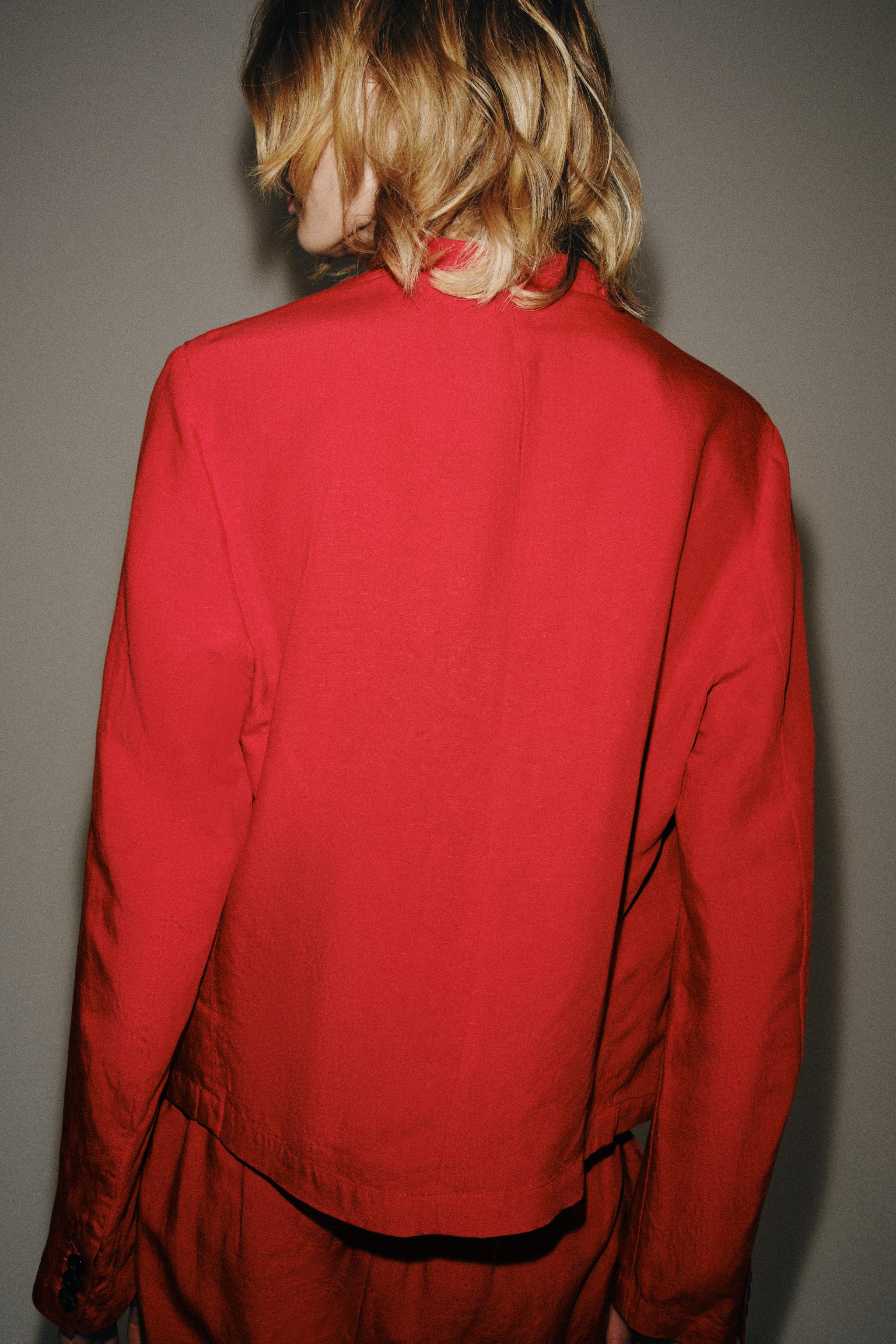 ZARA WOMAN COLLECTIONJacket made with 25% linen blend yarn. Round neckline with V-neck detail and... | Zara US