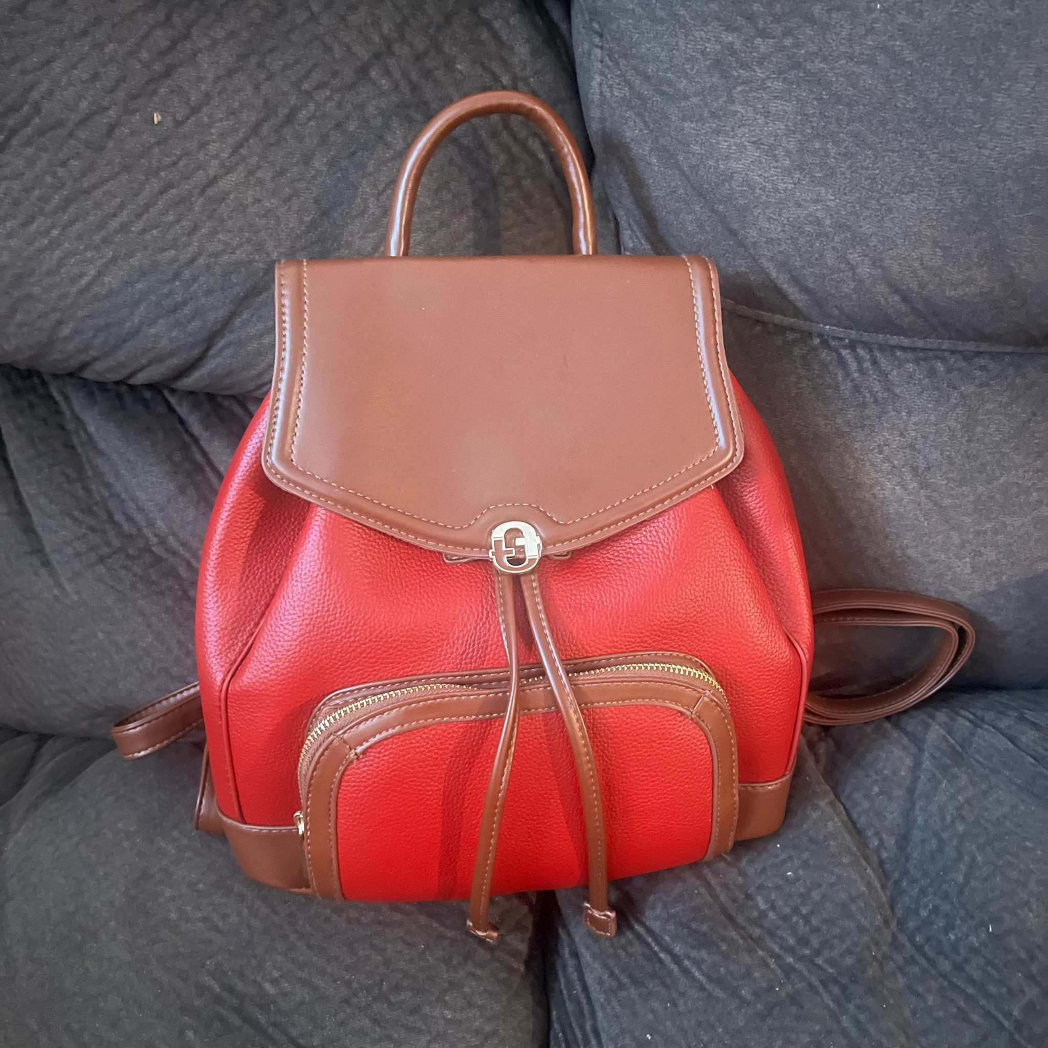 My mom did an amazing job picking out my new purse which I got for Christmas 

#LTKStyleTip #LTKItBag