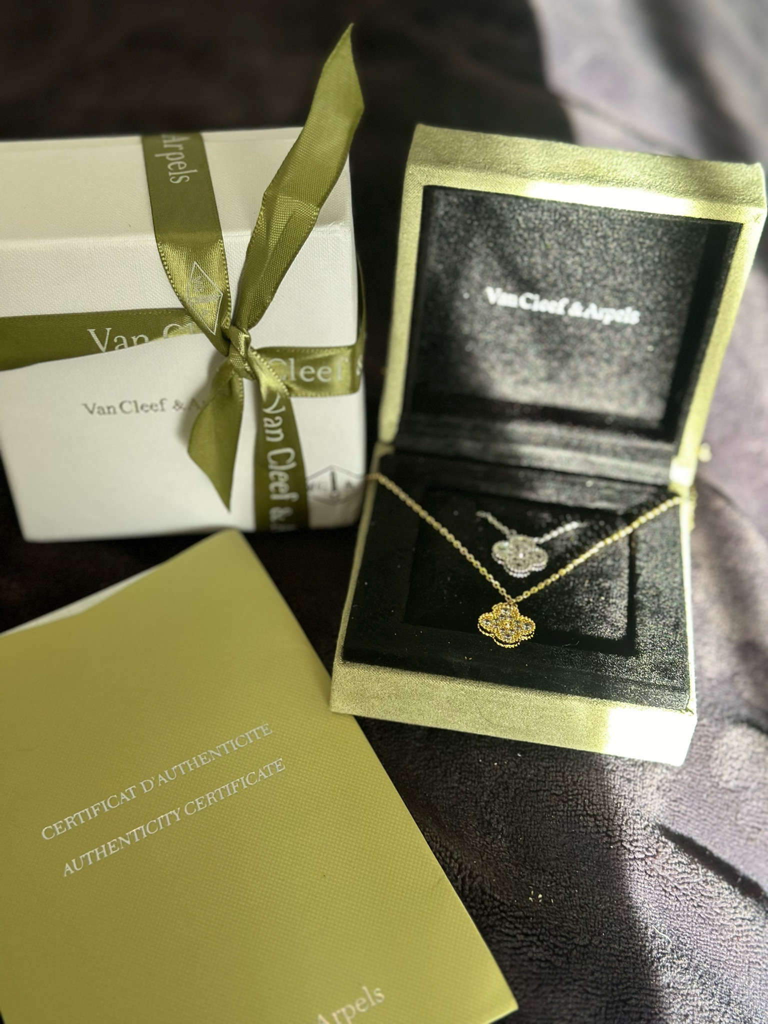 Van cleef clover pendant necklace real 18k  #thefence #jewerly #clovernecklace

#LTKstyletip