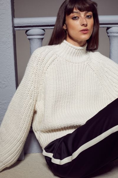 Knitted jumper
							
							£19.99 | H&M (UK, MY, IN, SG, PH, TW, HK)