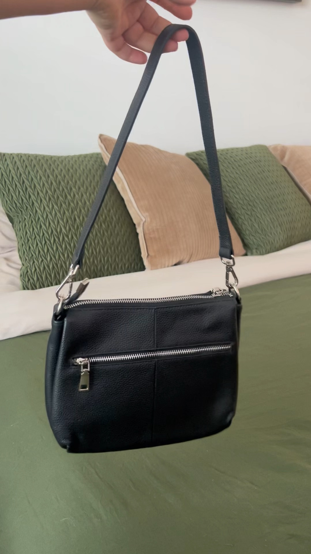 The cutest crossbody purse for all occasion 😍

#LTKStyleTip #LTKVideo #LTKItBag