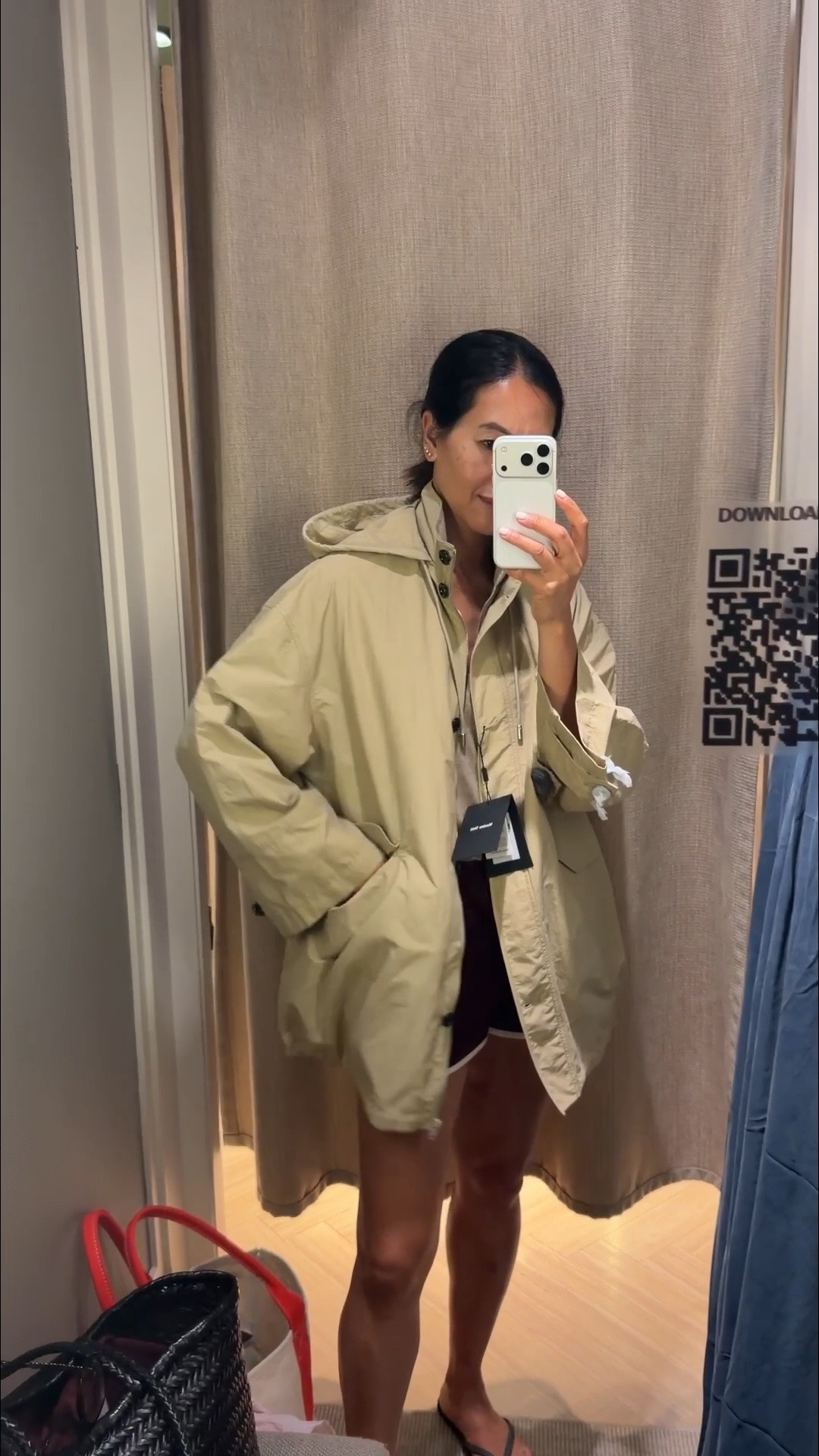 This store has me in a chokehold 😮‍💨 Went in to collect a pair of shoes I had on order, decided I didn’t even want them anymore… and somehow left with an anorak and a buttery yellow jacket instead. Do I need more jackets? Absolutely not. Was I leaving those behind when they looked that good? Also absolutely not 😂 What do you think of these pieces? Comment SHOP and I’ll send you the links 🫶