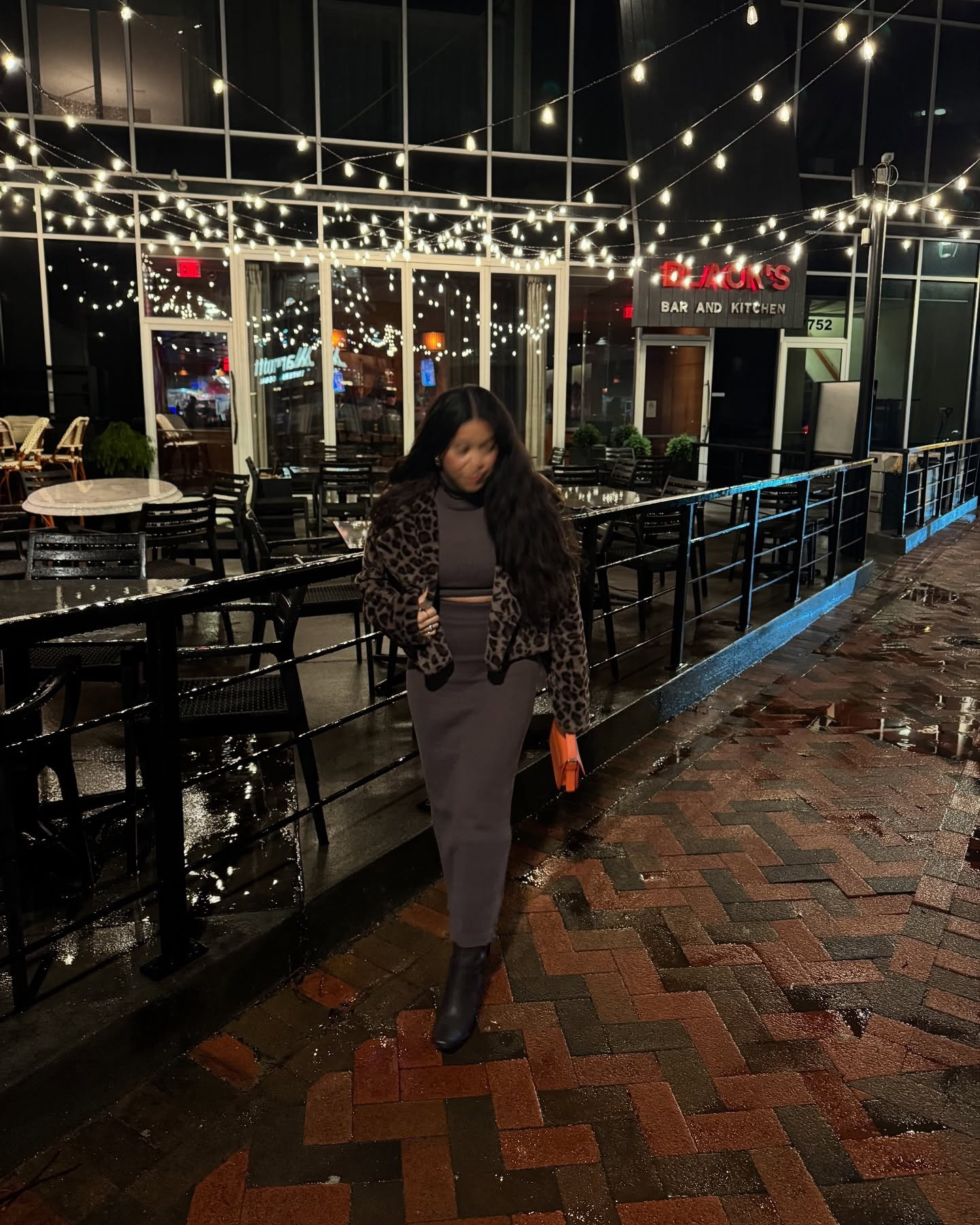 🐆🤎🧡

#vdayoutfit #datenight #ootn #love 

@sheinofficial @shein_us - 2 piece and coat
@macys - boots
@primark - handbag