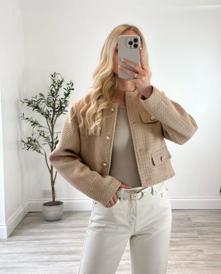 Spring Summer Style, Outfit Inspiration, Beige Cropped Jacket, Button up Jacket, White Jeans, Wardrobe Staples 