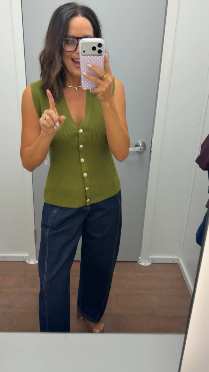 HAVE YOU SEEN? A BETTER TOP FOR FALL?!👏🏻 This green is gorgeous!! & so flattering! 

Wearing a xs top size 2 bottom!

#LTKootd #LTKPetite