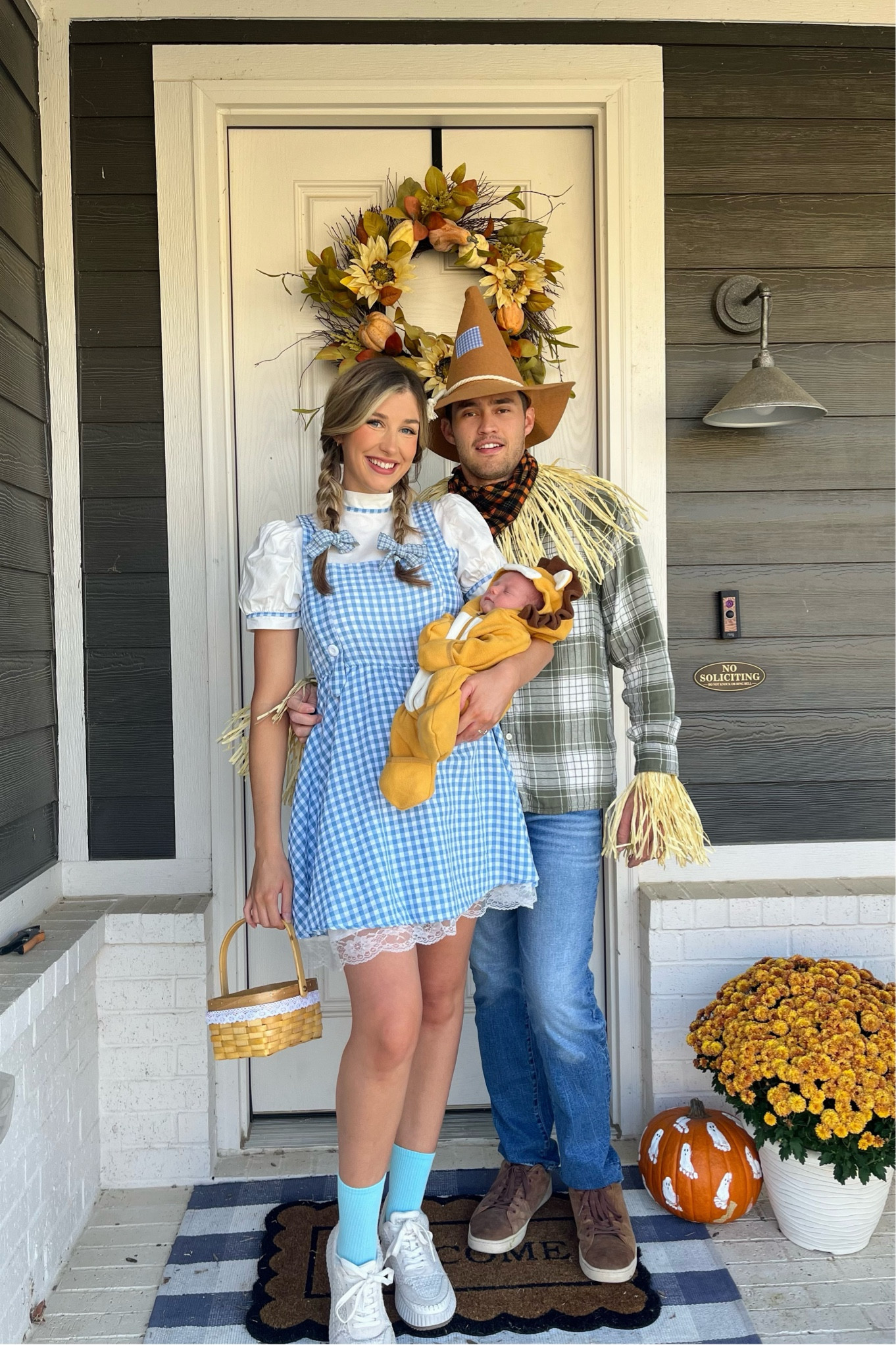 Family Halloween costume! Wizard of Oz 🪄🎃

#familycostume #couplecostume #diycostume #halloweencostume #halloween #myfirsthalloween #babyhalloween

#LTKFindsUnder50 #LTKSeasonal #LTKHoliday