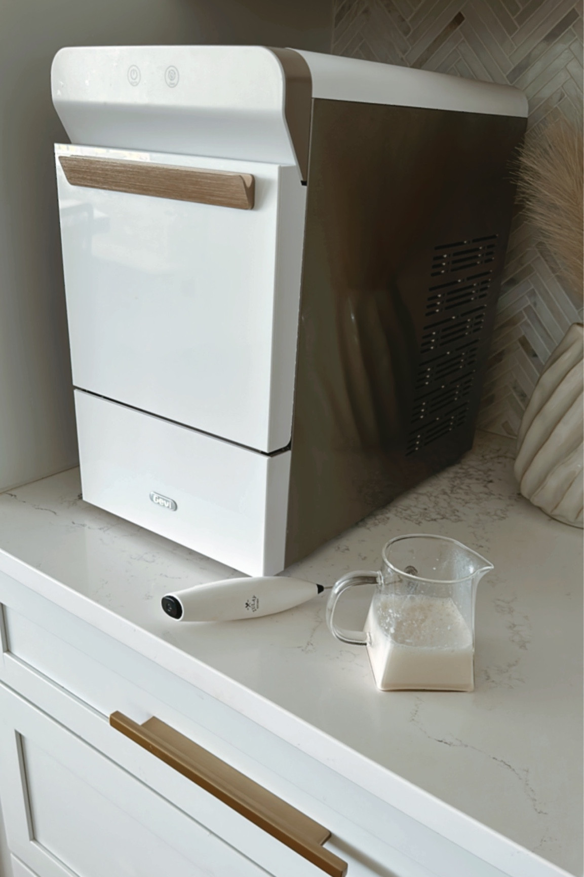 Iced coffee staples 

nugget ice maker
Frother
Mini glass pitcher

#LTKhome #LTKstyletip #LTKsalealert