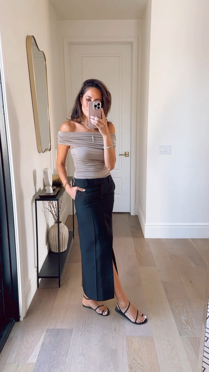 Lucy’s Whims in Pencil skirt and off shoulder top 🤎🖤

XS top 
Size 2 skirt (runs snug and no stretch) 


#LTKunder50 #LTKstyletip #LTKSeasonal