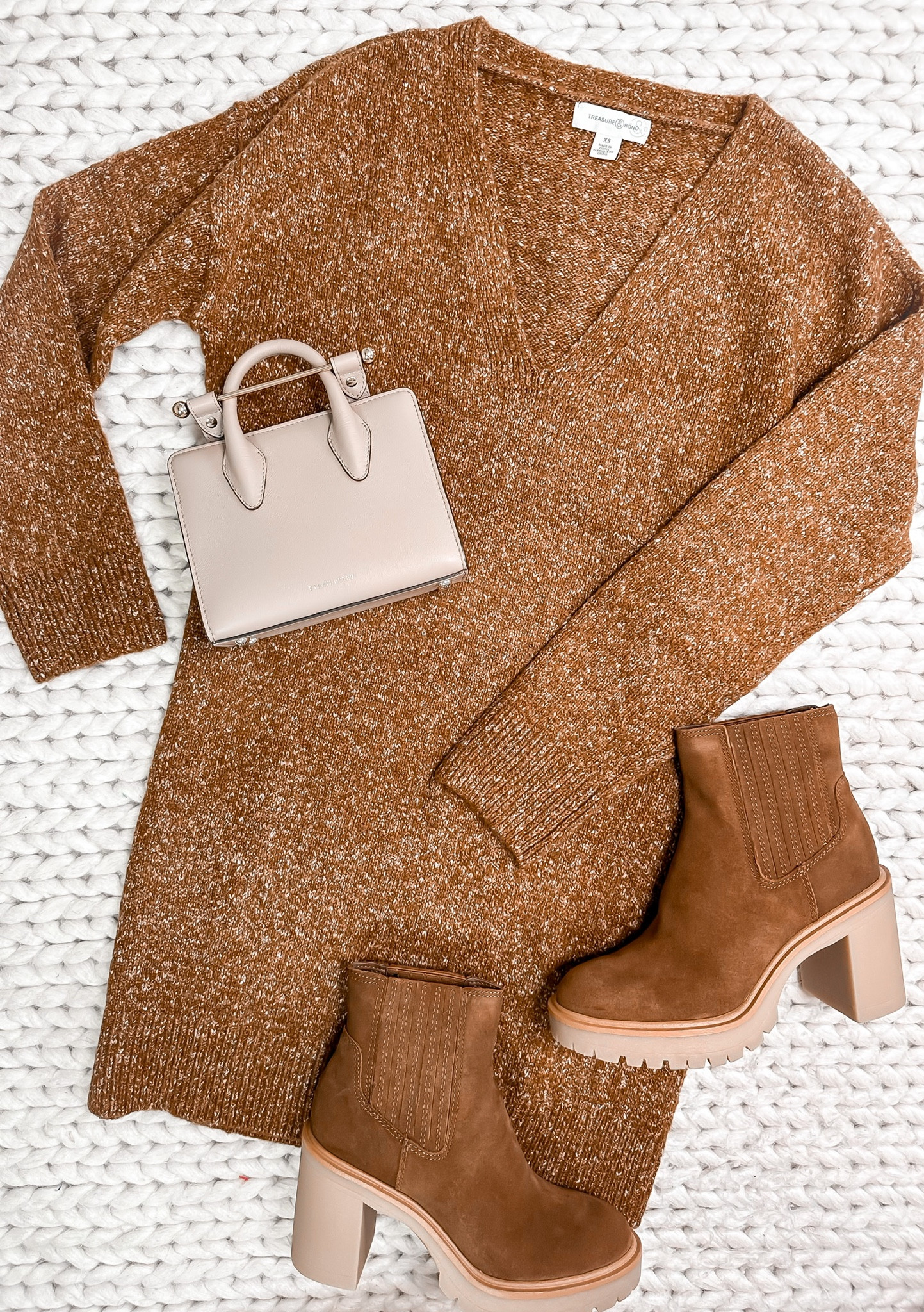 Sweater dress
Dress
Fall outfit 
Boots
Suede boots
Handbag 


#LTKunder100 #LTKshoecrush #LTKitbag